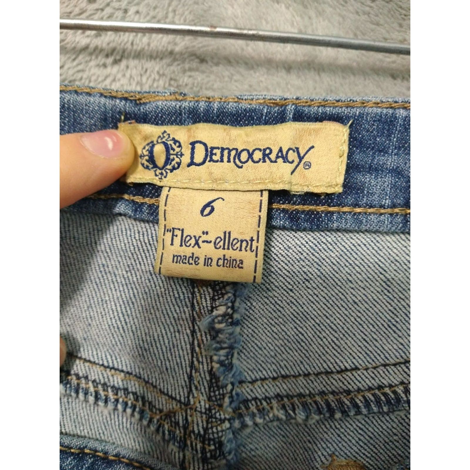 Vintage Democracy Jeans Womens 6 Denim Mid Rise Cropped Stretch Distressed Blue 5-Pocket Style Womens Size 28" / US 6 / IT 42 - 7 Thumbnail