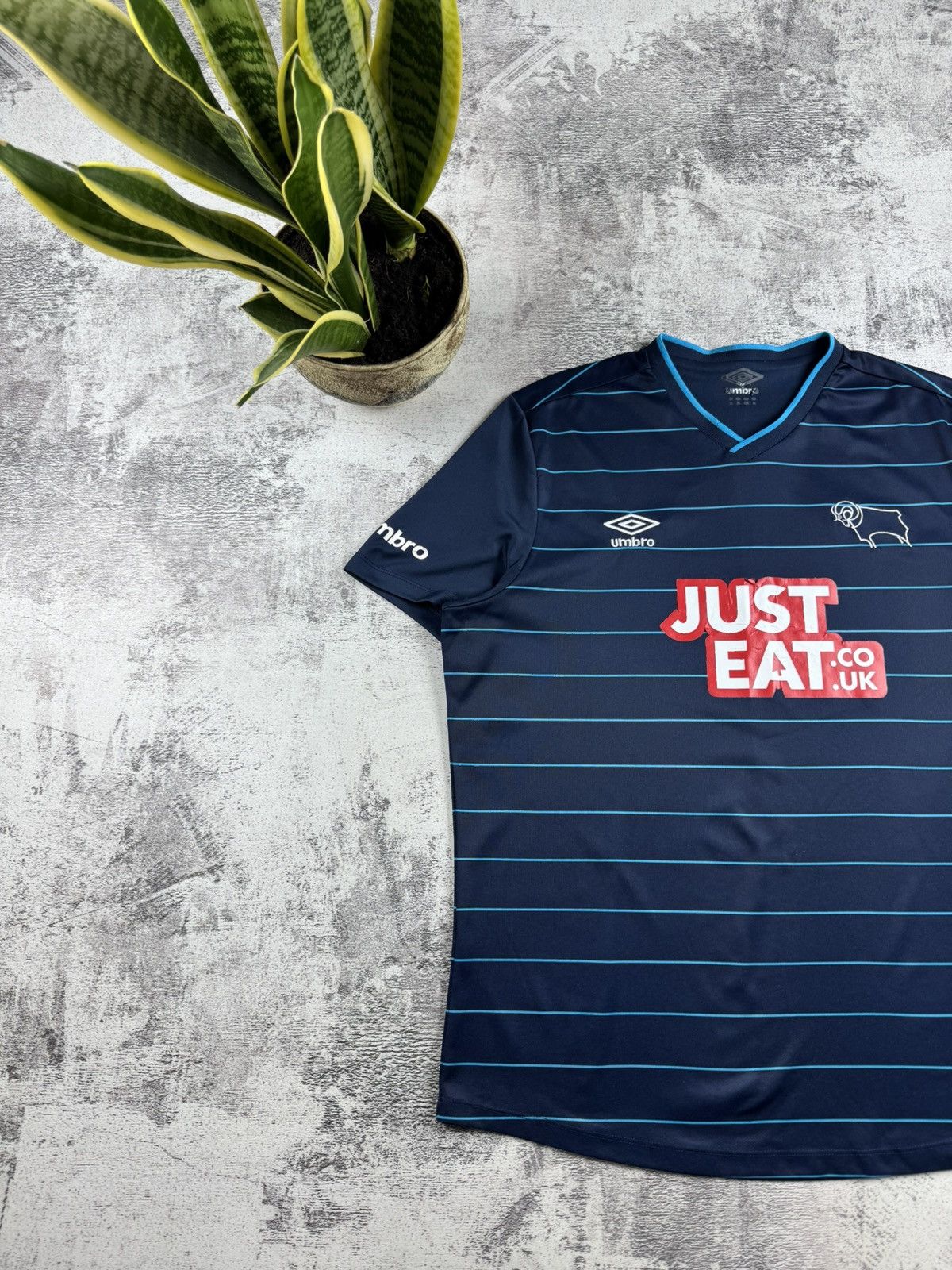 Umbro Derby County 2014/2015 Blue Home Umbro Men’s Soccer Football T Shirt Jersey Kit Size US XL / EU 56 / 4 - 2 Thumbnail