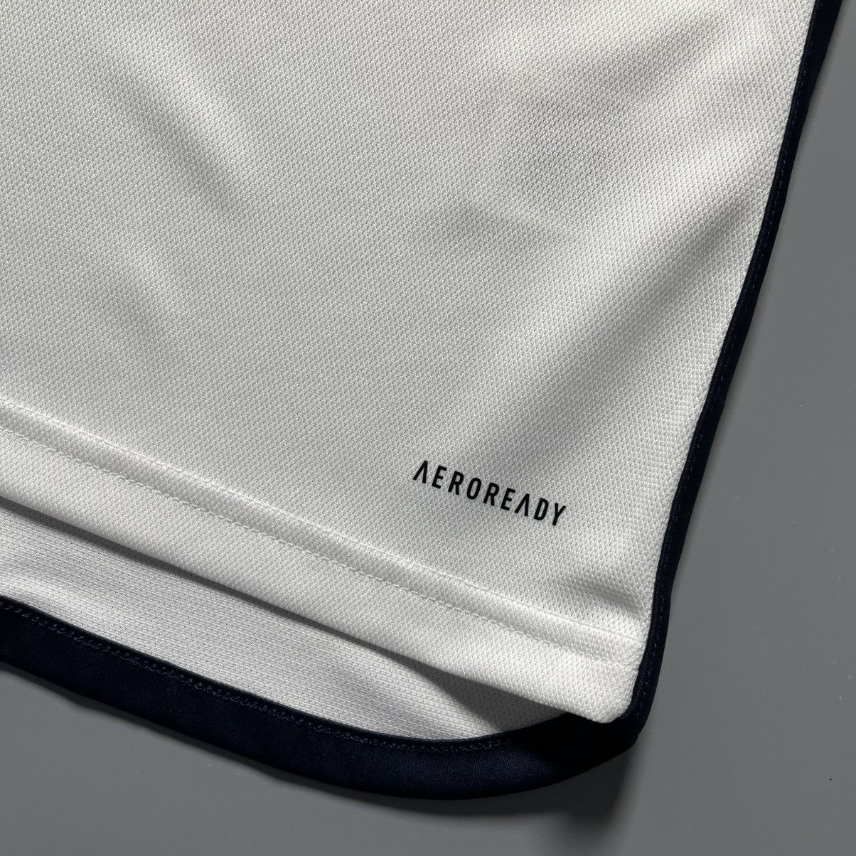 Adidas × Vintage NWT REAL MADRID 2023/2024 FOOTBALL HOME JERSEY #42 GULER Size US M / EU 48-50 / 2 - 8 Thumbnail