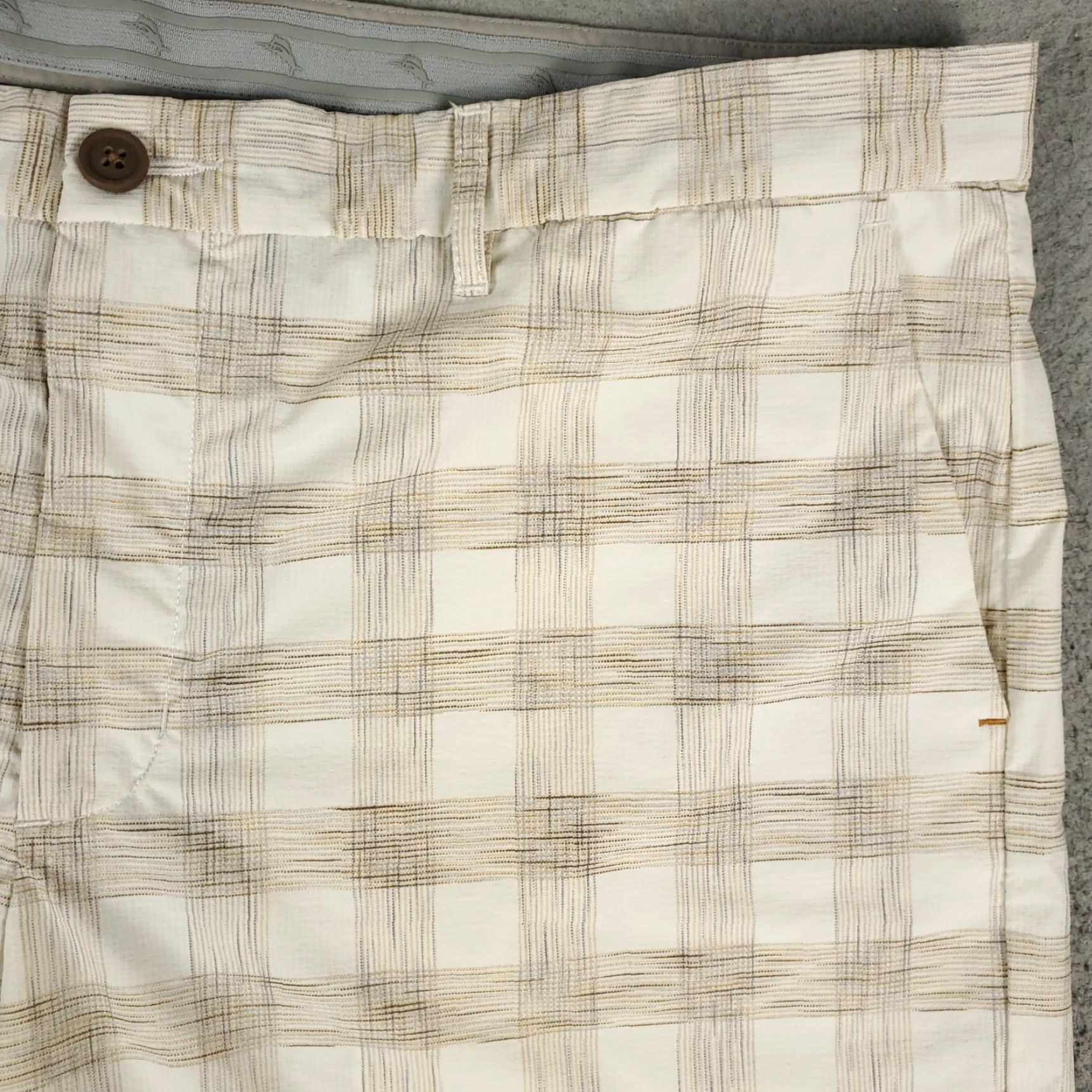 Tommy Bahama VINTAGE Tommy Bahama Shorts Mens Size 40 Beige Plaid Nylon Casual Flat Front Chino Mens Size US 40 / EU 56 - 3 Thumbnail