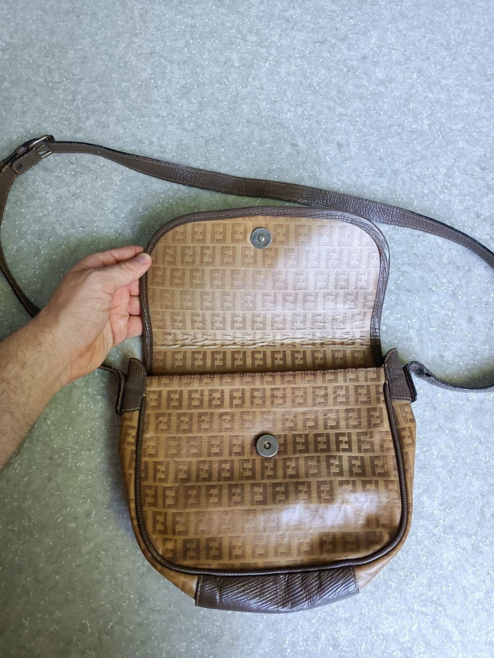 Fendi 💥Rare💥Authentic Fendi Roma Crossbody monogram bag Size ONE SIZE - 9 Thumbnail