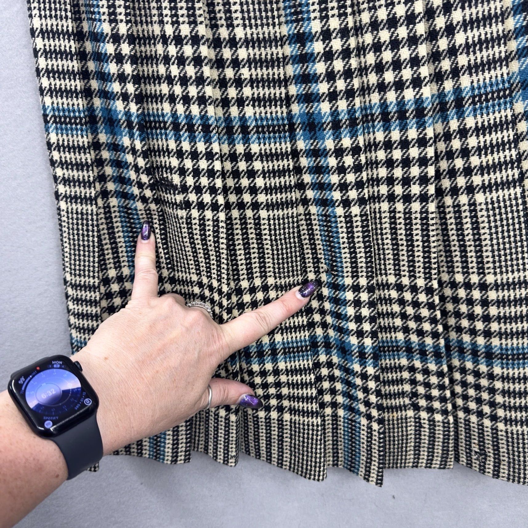 Vintage VINTAGE Bandstander Skirt Women Midi Plaid Wool Flannel Pleated A-Line READ Bandstander Skirt Small Black Retro Hipster Dark Academia 90s Size 28" / US 6 / IT 42 - 7 Thumbnail
