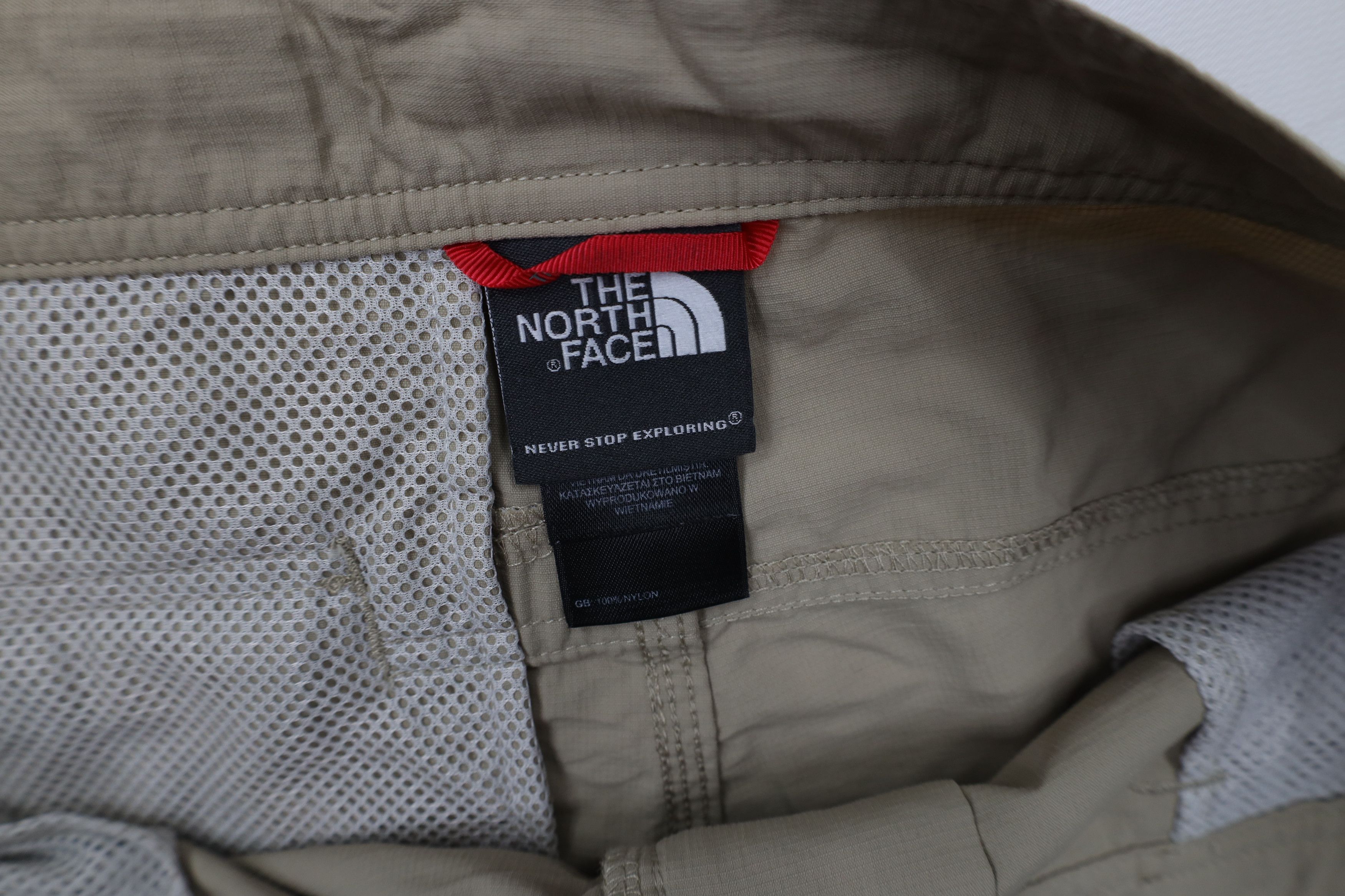 The North Face × Vintage The North Face Hiking Above Knee Cargo Shorts Beige Nylon Size US 36 / EU 52 - 8 Thumbnail