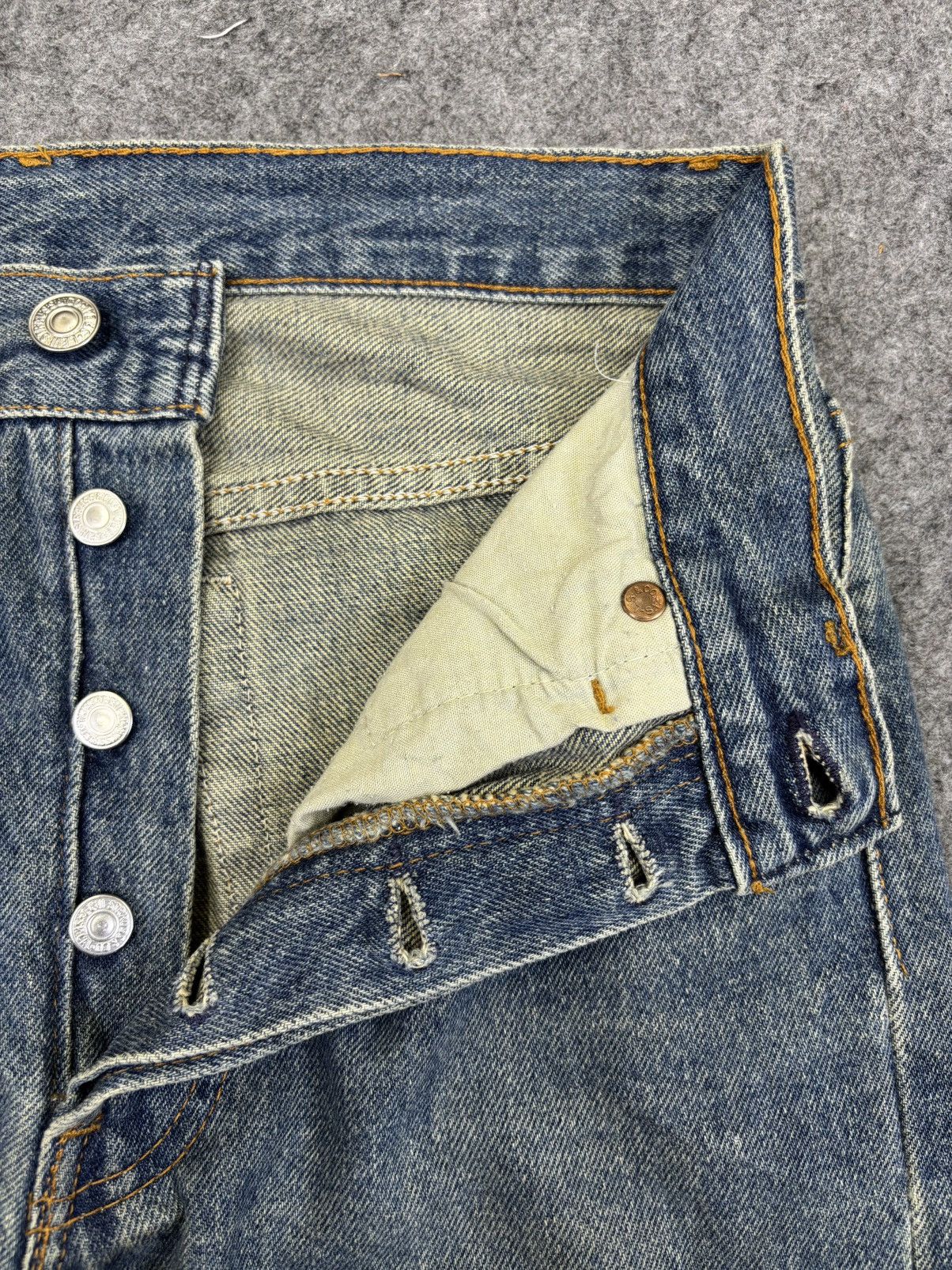 Levi's Vtg Levis 501 Medium Wash Original Denim F948 Size US 27 - 6 Thumbnail