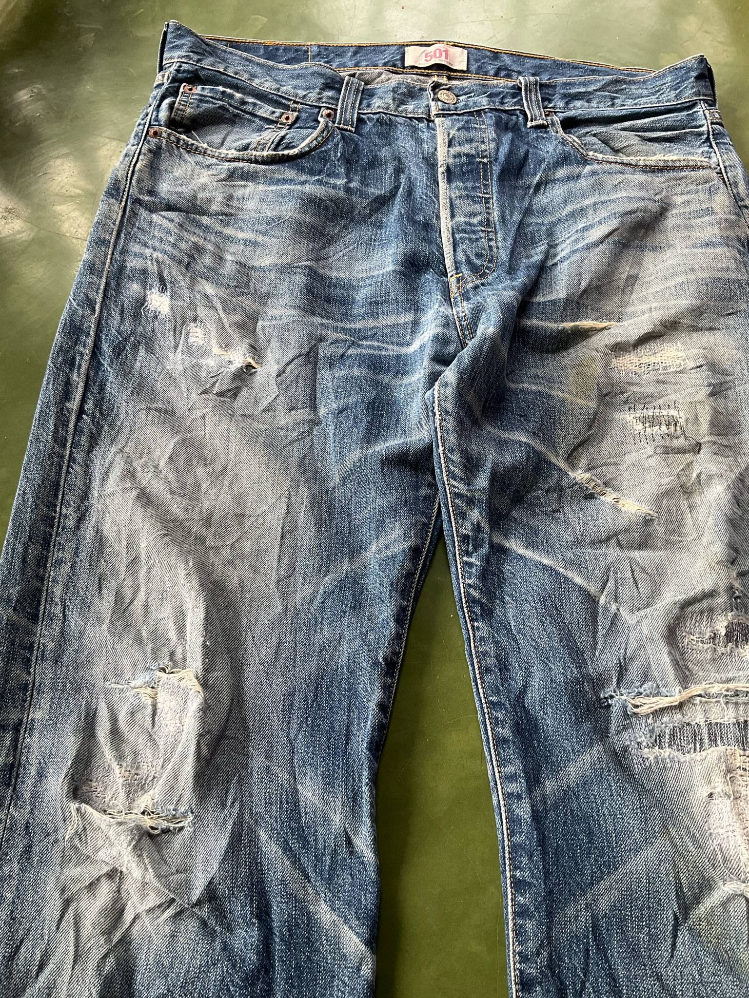 Levi's × Levi's Vintage Clothing 🔥 Vintage Levis 501 Distressed Kurt Cobain Style Jeans Size US 34 / EU 50 - 4 Thumbnail