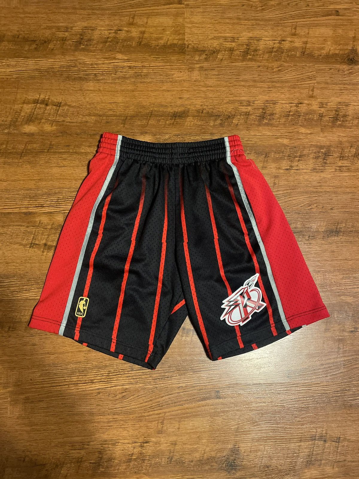 Mitchell & Ness Mitchell & Ness NBA Hardwood Classics Houston Rockets Shorts Size US 32 / EU 48 - 1 Thumbnail