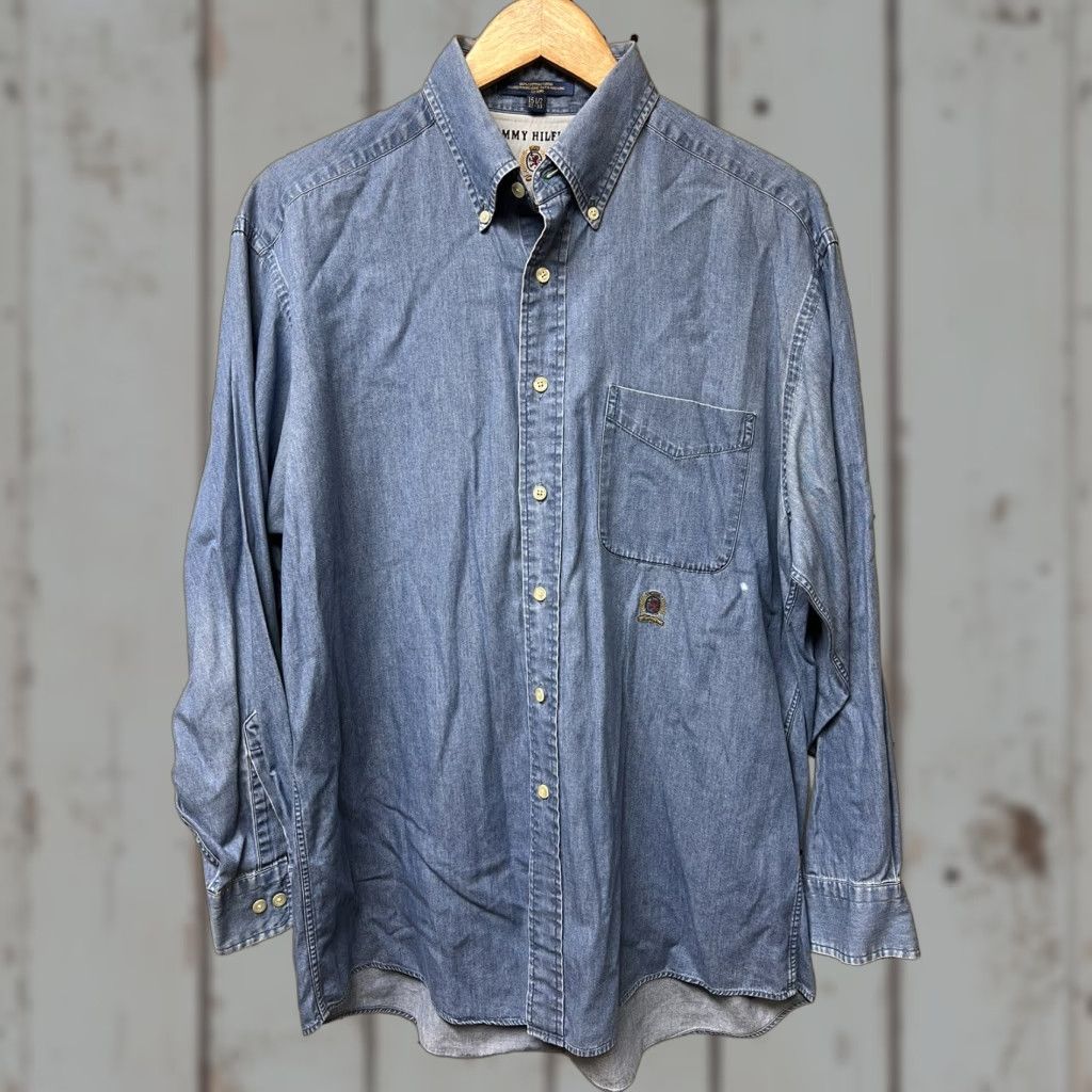 Tommy Hilfiger VINTAGE Tommy Hilfiger Shirt Men 15.5 32-33 Blue Chambray Button-Down 90s Crest Embroidered Logo Christmas? Size US L / EU 52-54 / 3 - 1 Thumbnail
