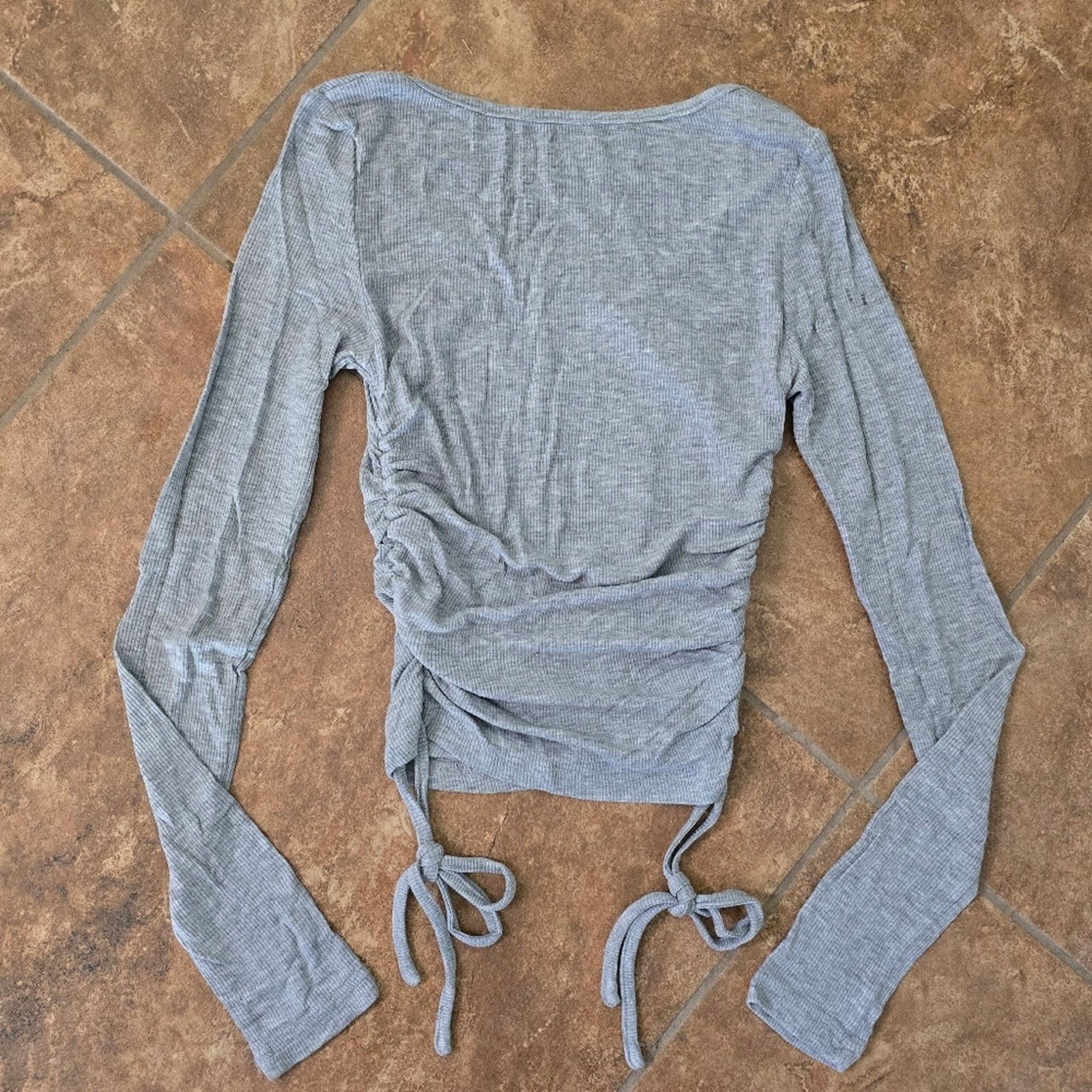 Shein Light Grey Rib SHEIN Cropped Long Sleeve Size XS / US 0-2 / IT 36-38 - 2 Thumbnail