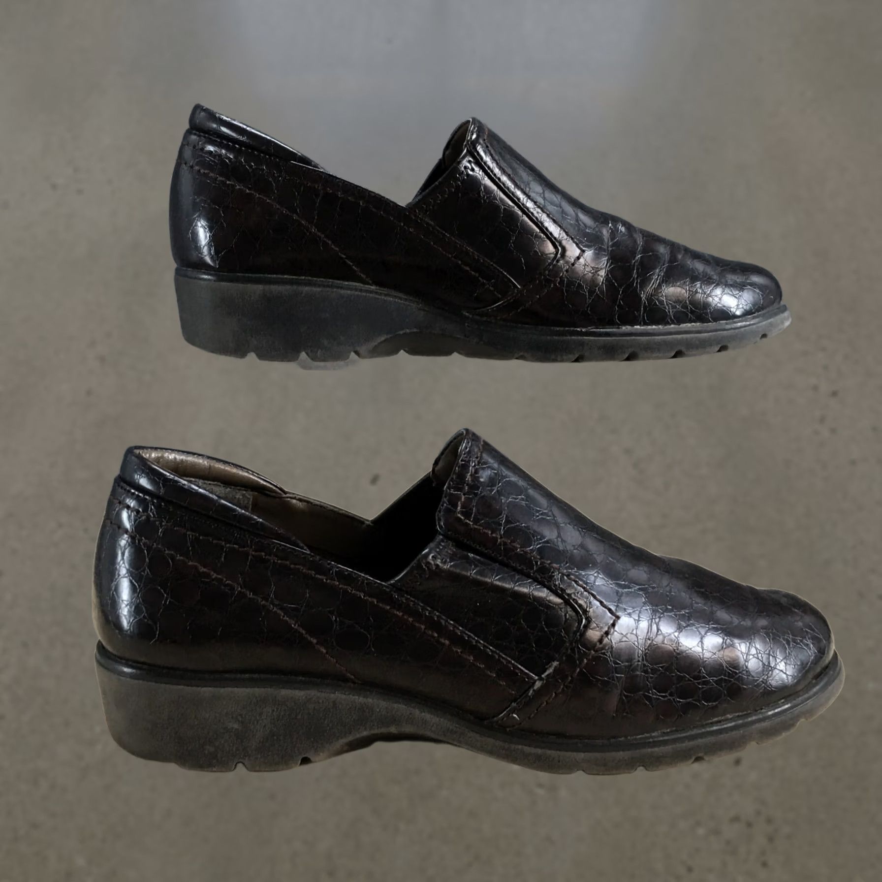 Vintage Aerosoles Loafer Womens 7M Brown Songbook Round Toe Slip On Wedge Faux Leather Casual Shoes Size US 7 / IT 37 - 1 Preview