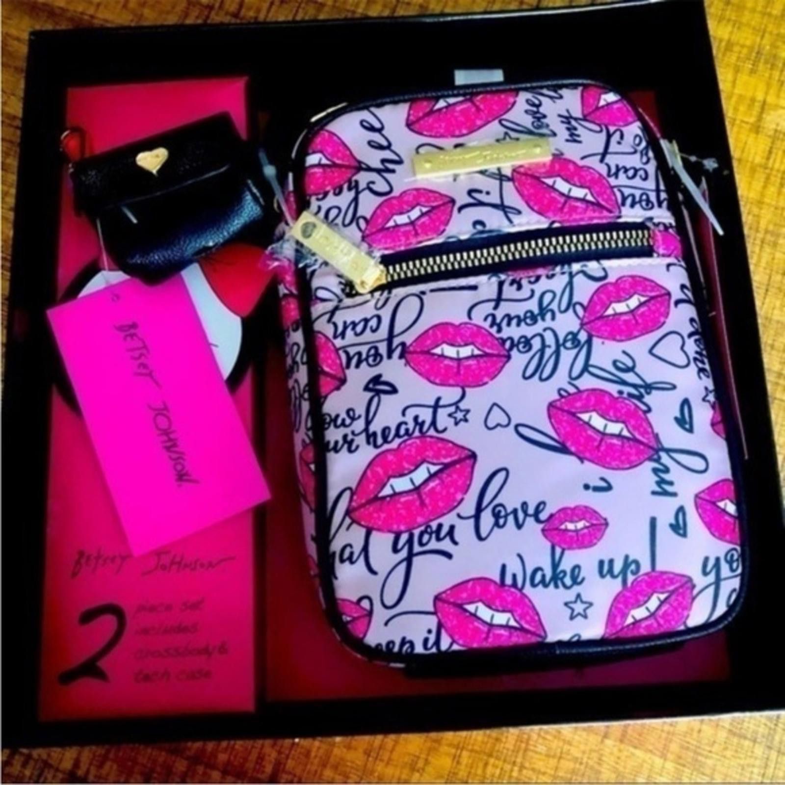 Designer Betsey Johnson Crossbody Bag With AirPod Case NWT Size ONE SIZE - 2 Thumbnail