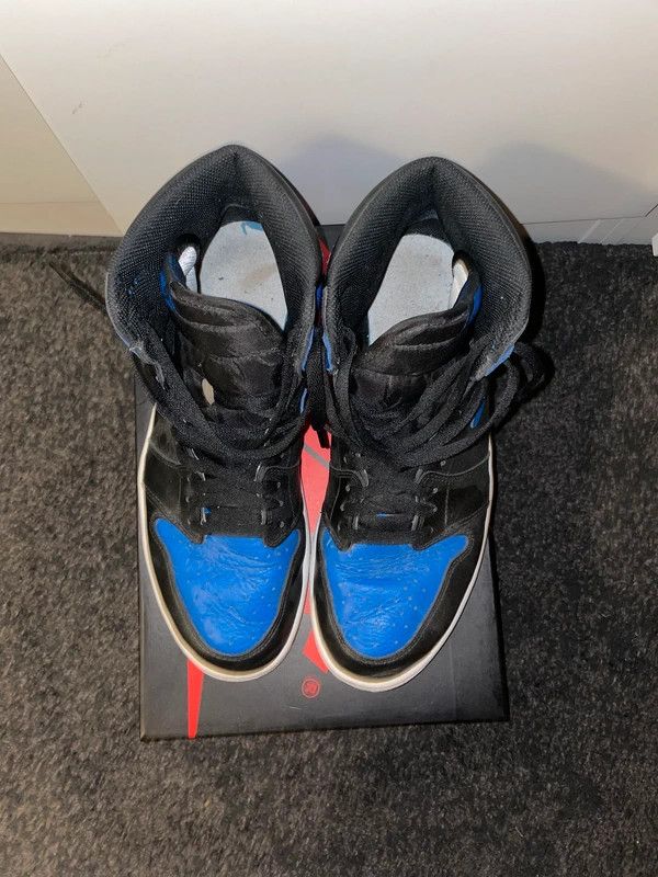 Jordan Brand Air Jordan 1 Retro High OG "2017 Royal" sneakers Size US 12 / EU 45 - 9 Thumbnail