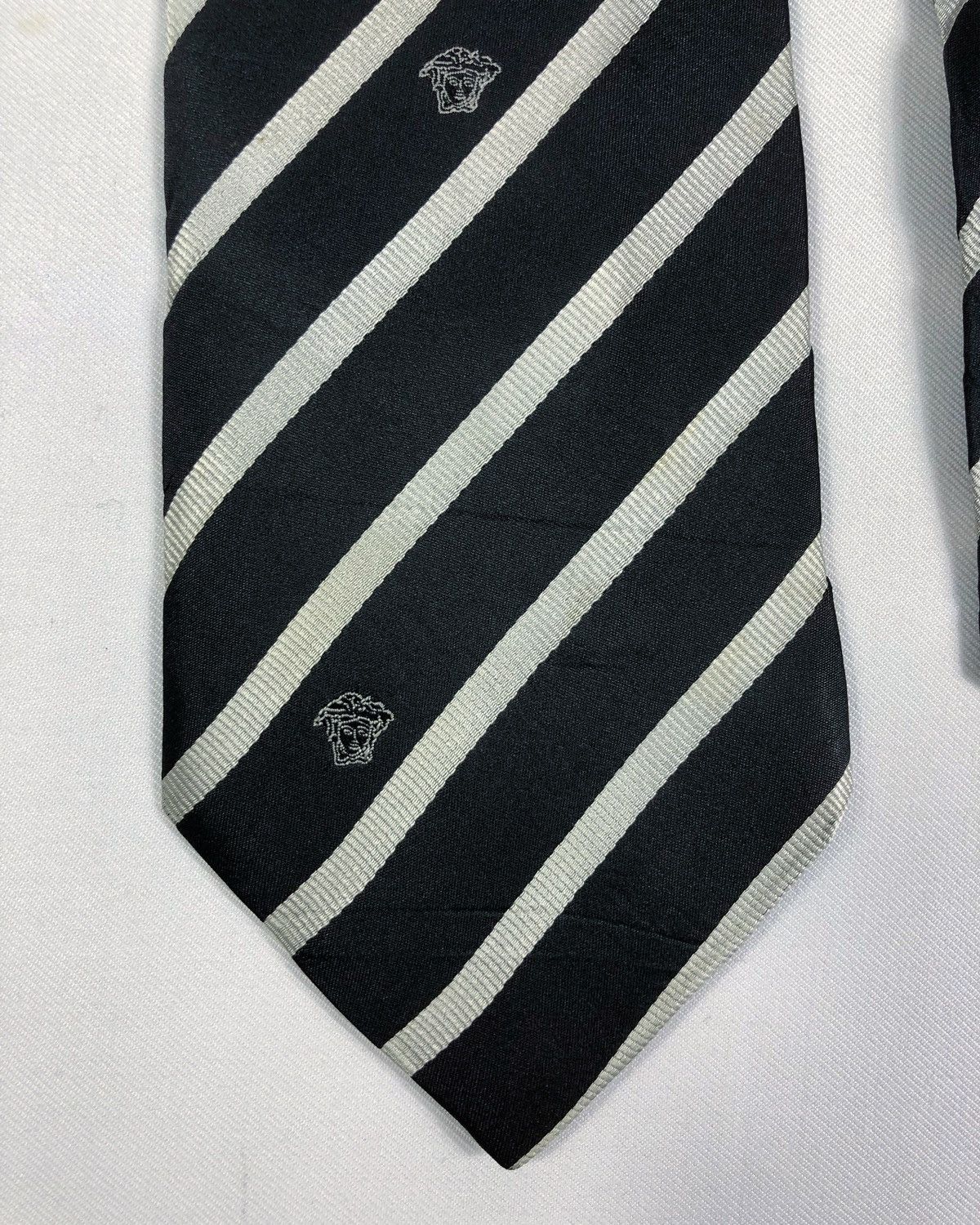 Versace Rare Vintage Gianni Versace Medusa Silk Tie Made in Italy Size ONE SIZE - 4 Thumbnail