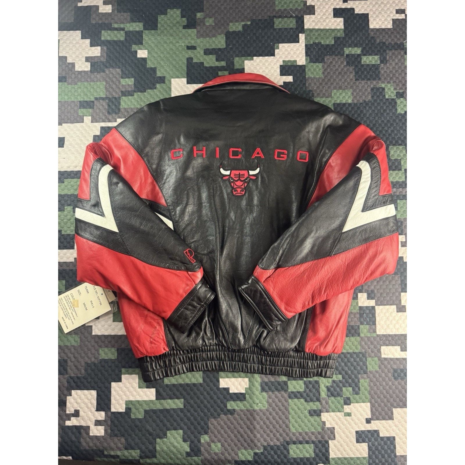 Pro Player Vintage Pro Player Chicago Bulls NBA Leather Jacket 90s M Size US M / EU 48-50 / 2 - 10 Thumbnail