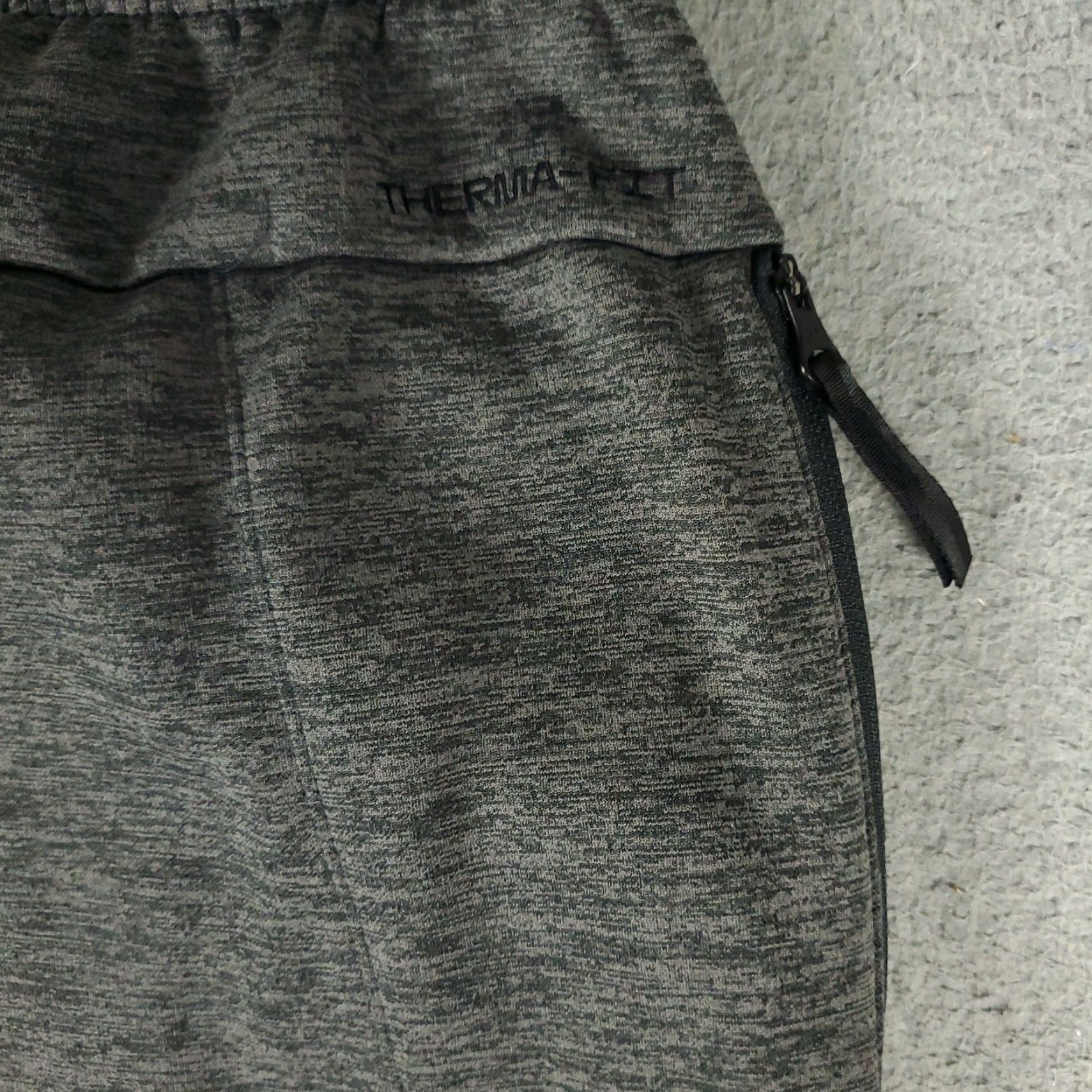Nike Nike Pants Joggers Mens Size M Gray Therma Fit Pockets Sweatpants Fleece Cotton Polyester Tie Zipper Pocket Nike Swoosh Dri Fit Size US 31 - 7 Thumbnail