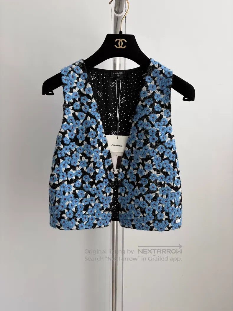 Chanel Chanel Blue flower sequin cashmere vest Size XXS / US 00 / IT 34 - 1 Thumbnail