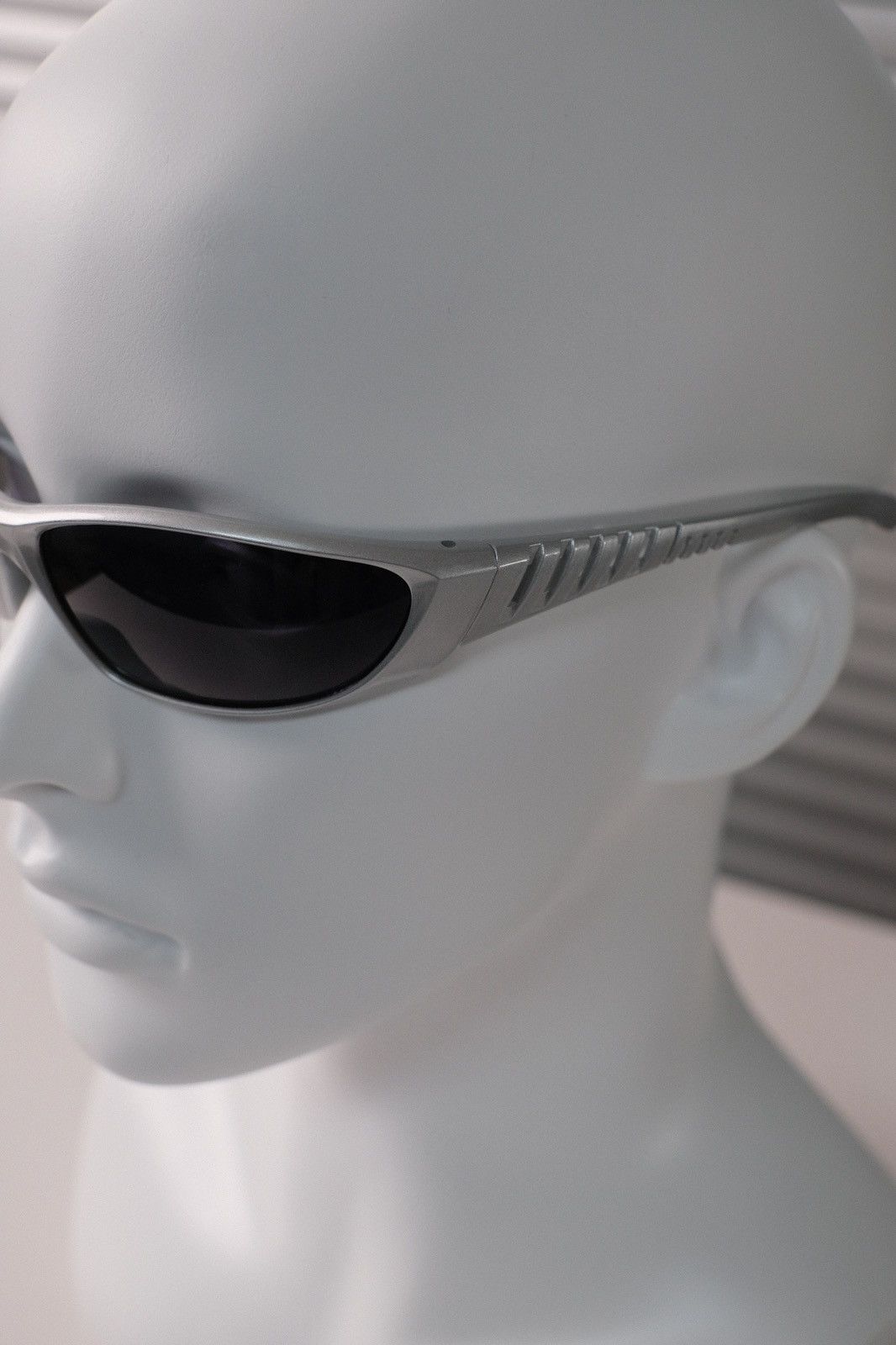 Japanese Brand Vtg Y2k Avant Garde Futuristic Sunglasses Sliver Unisex OS Size ONE SIZE - 2 Thumbnail