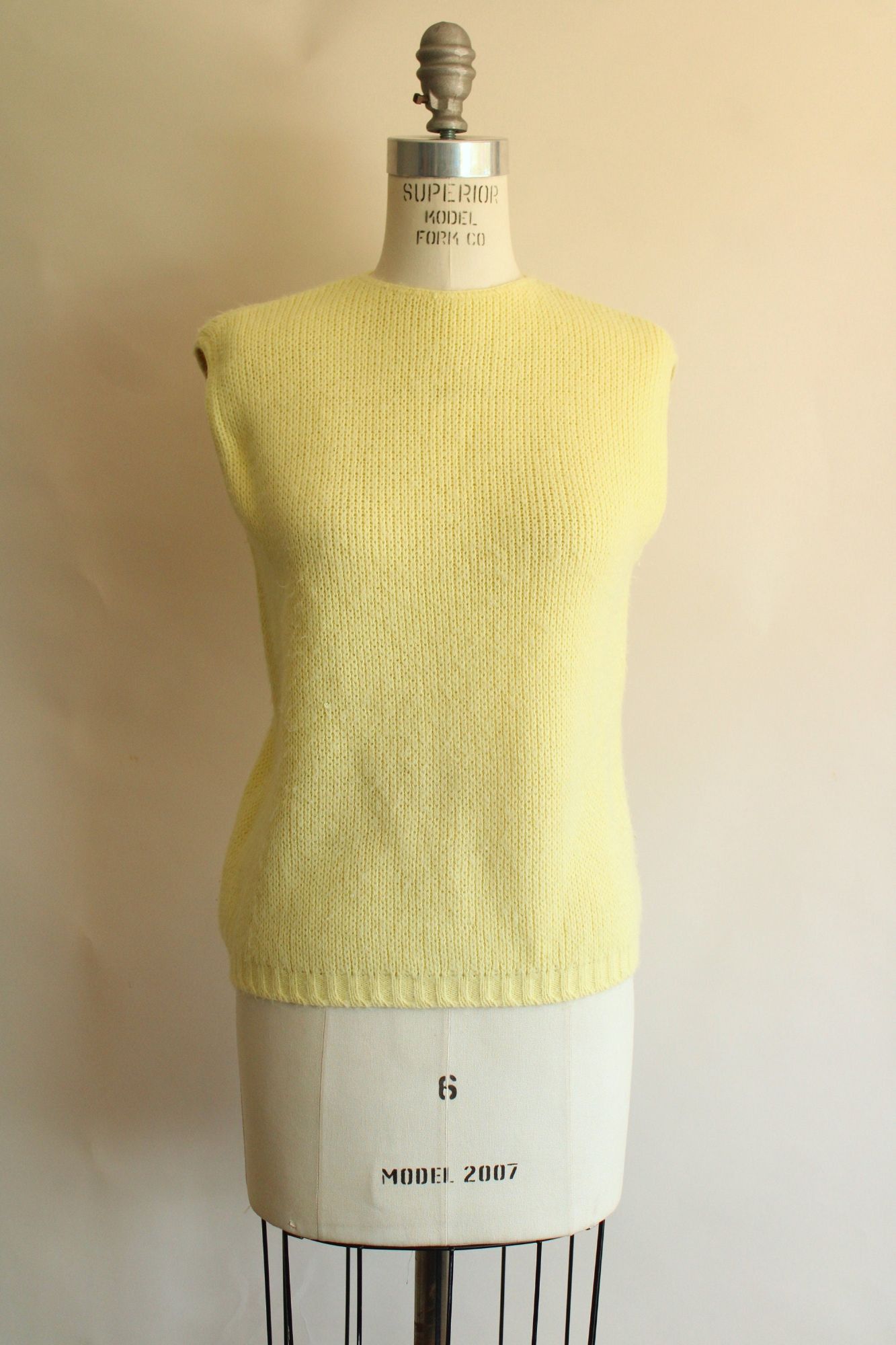 Vintage Vintage 1960s Sweater Vest, Classic Creations Yellow Knit, Z Size M / US 6-8 / IT 42-44 - 2 Thumbnail