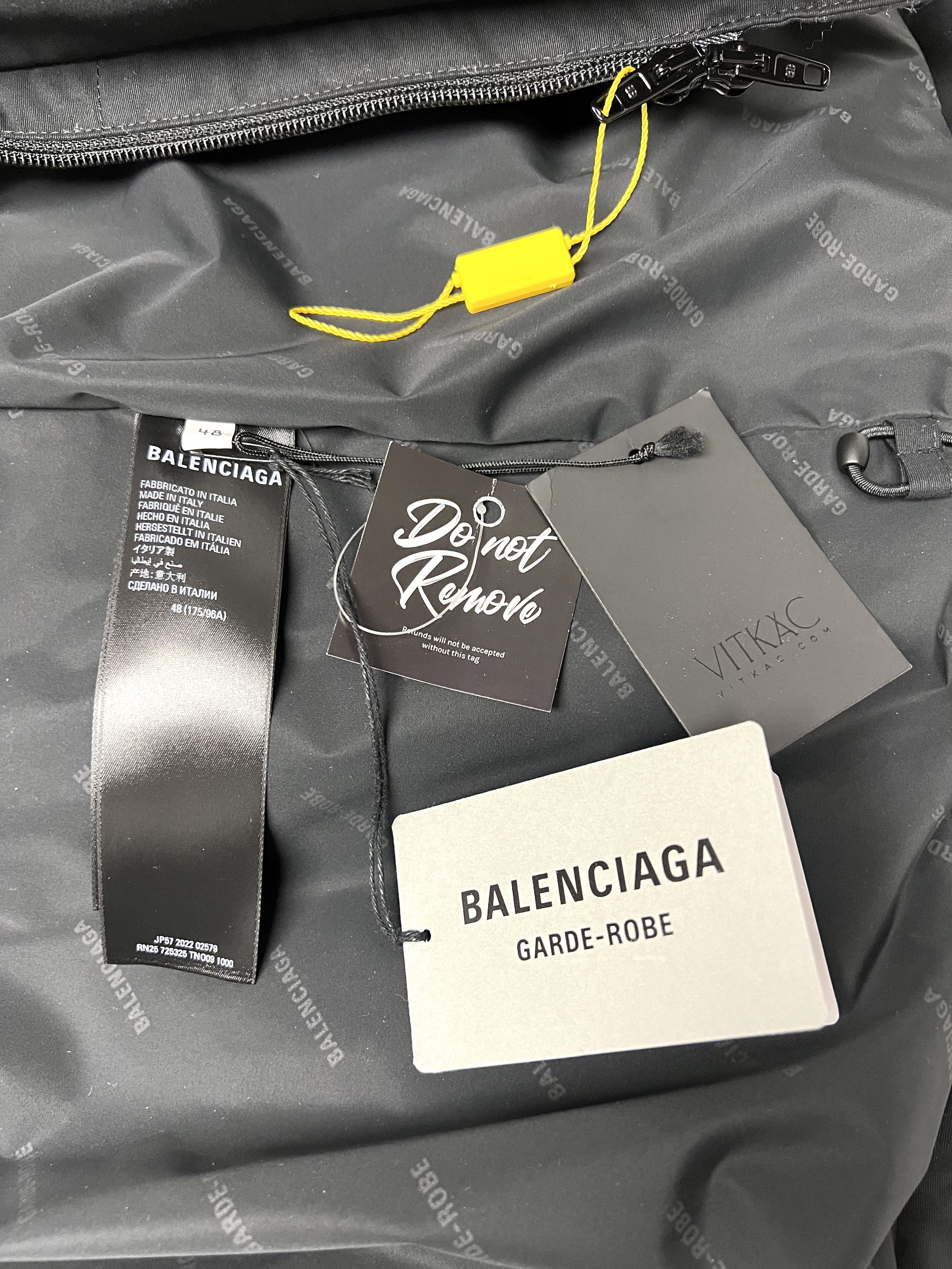 Balenciaga BRAND NEW, S23, BALENCIAGA BOXY PUFFER JACKET, GARDE-ROBE Size US M / EU 48-50 / 2 - 14 Thumbnail