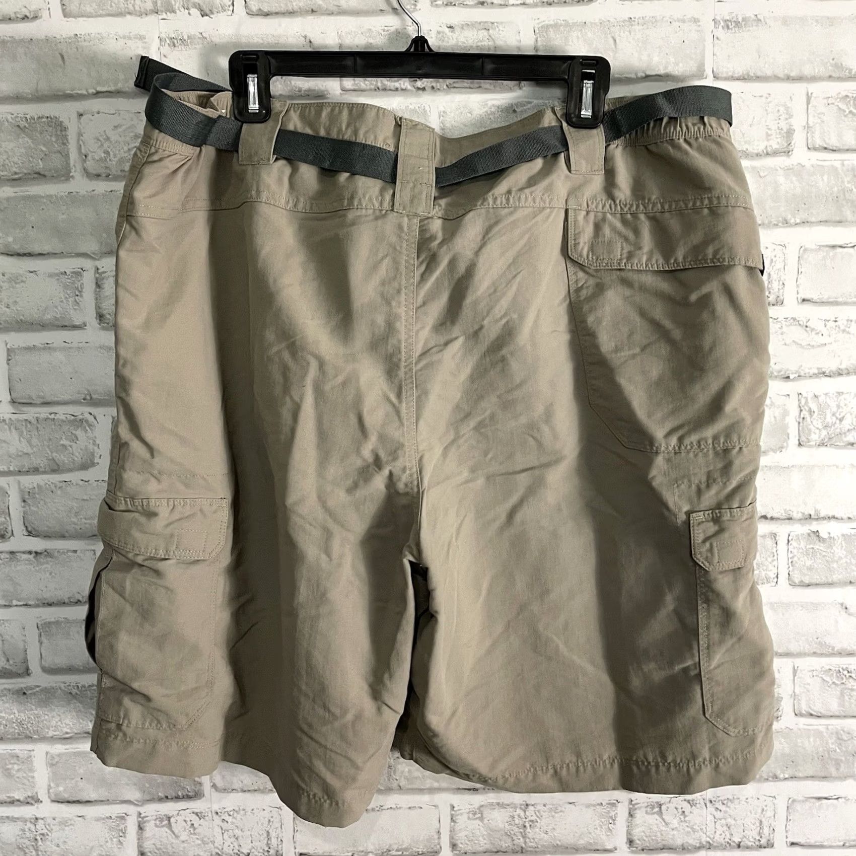 The North Face The North Face Grey Cargo Hiking Shorts Mens 2XL Regular Color: Gray Cargo Men 2XL The North Face Size US 39 - 5 Thumbnail