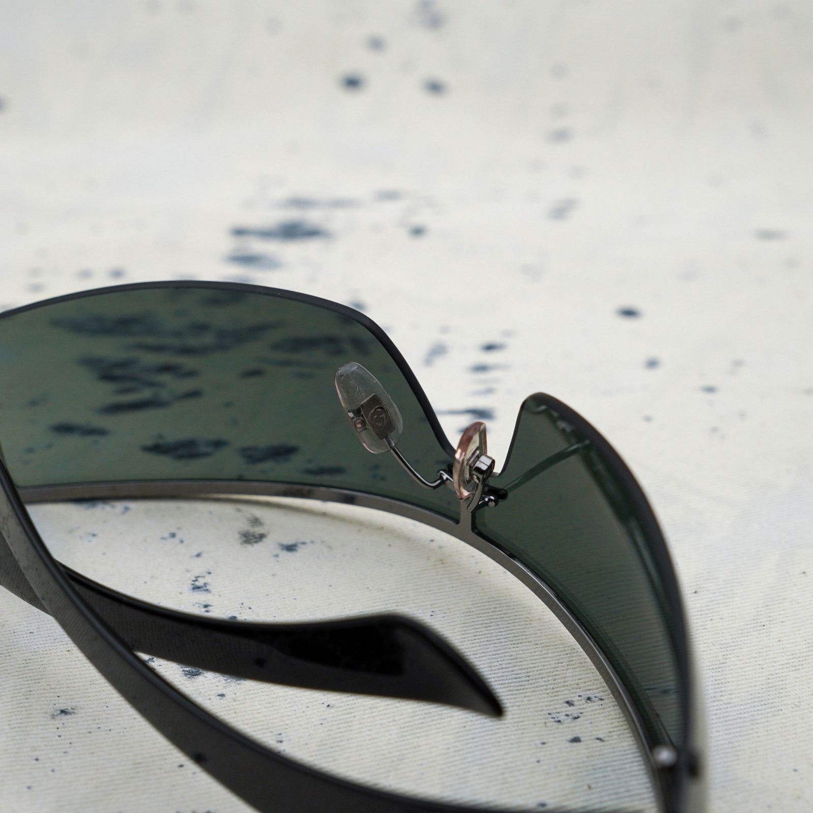 Gucci Vintage gucci gg 1824 monogram shield black wrap sunglasses Size ONE SIZE - 7 Thumbnail