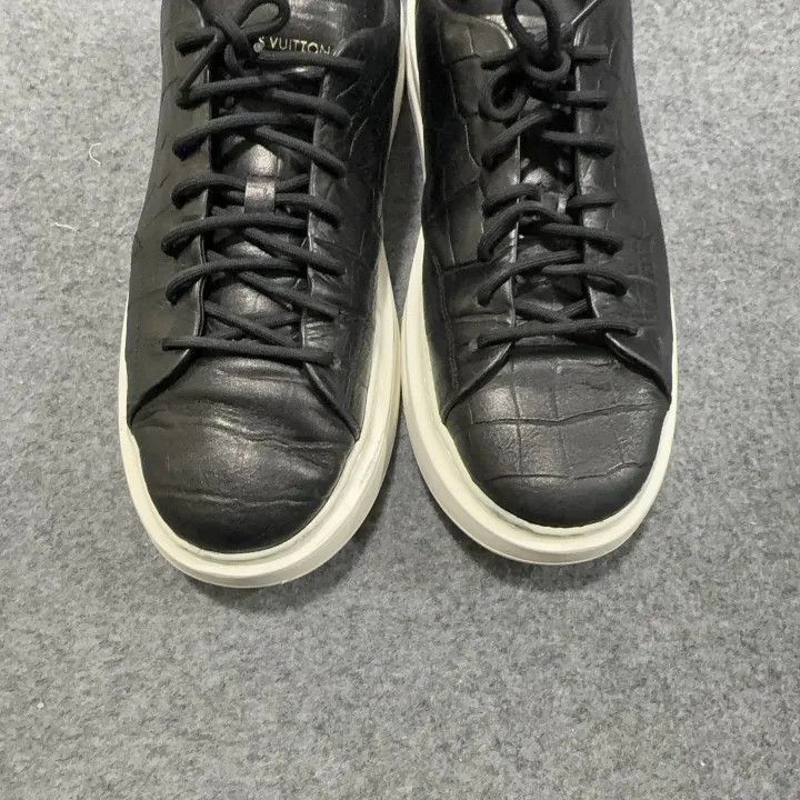 Louis Vuitton Louis Vuitton Beverly Hills Leather Sneakers for Men -2508 Size US 9.5 / EU 42-43 - 5 Thumbnail