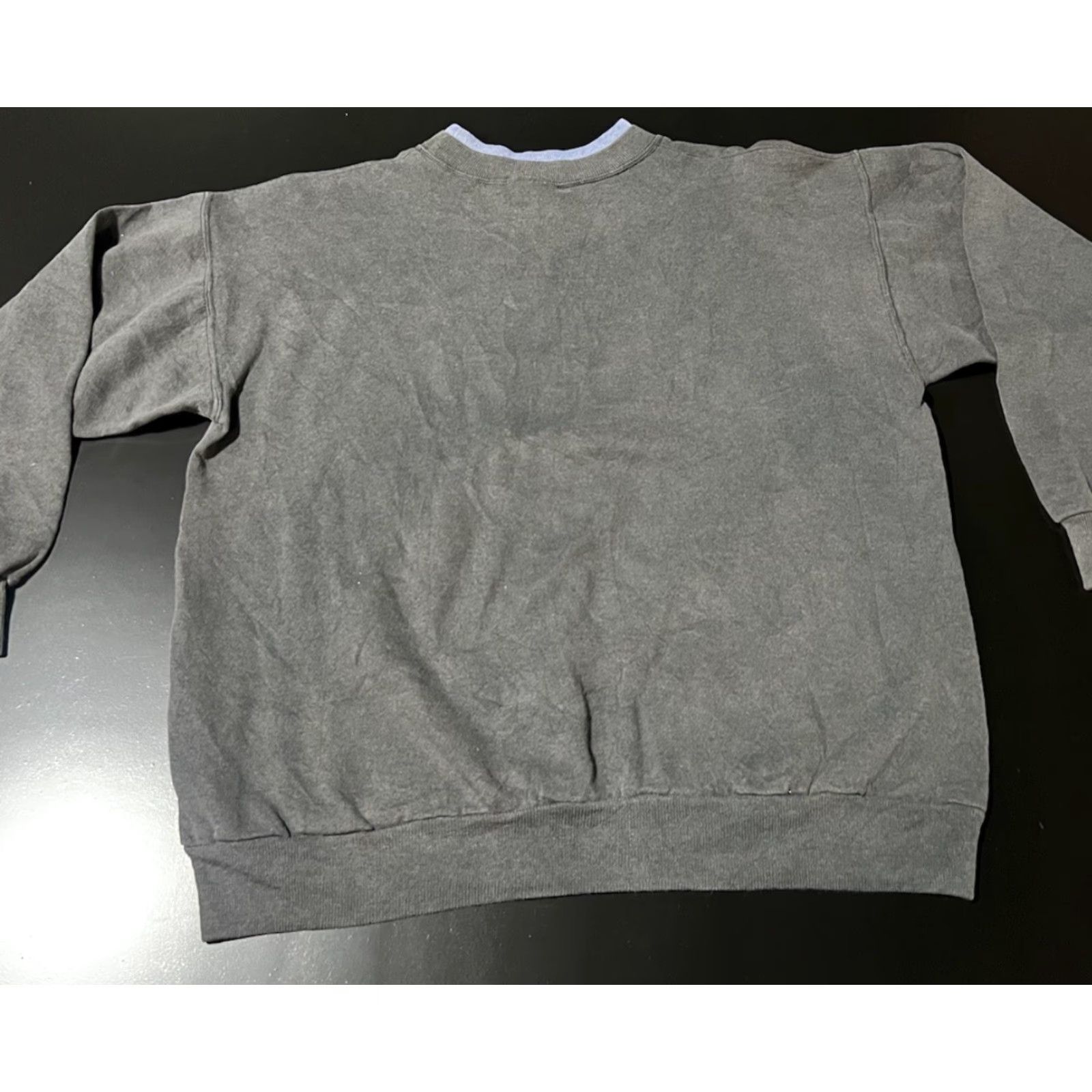 Vintage VINTAGE Wolf Sweatshirt Large Black Cotton Crown Logo 90s 80s 70s Mens Pullover Crew Neck All Seasons Graphic Print Cropped Boxy Fits Regular Size US L / EU 52-54 / 3 - 3 Thumbnail