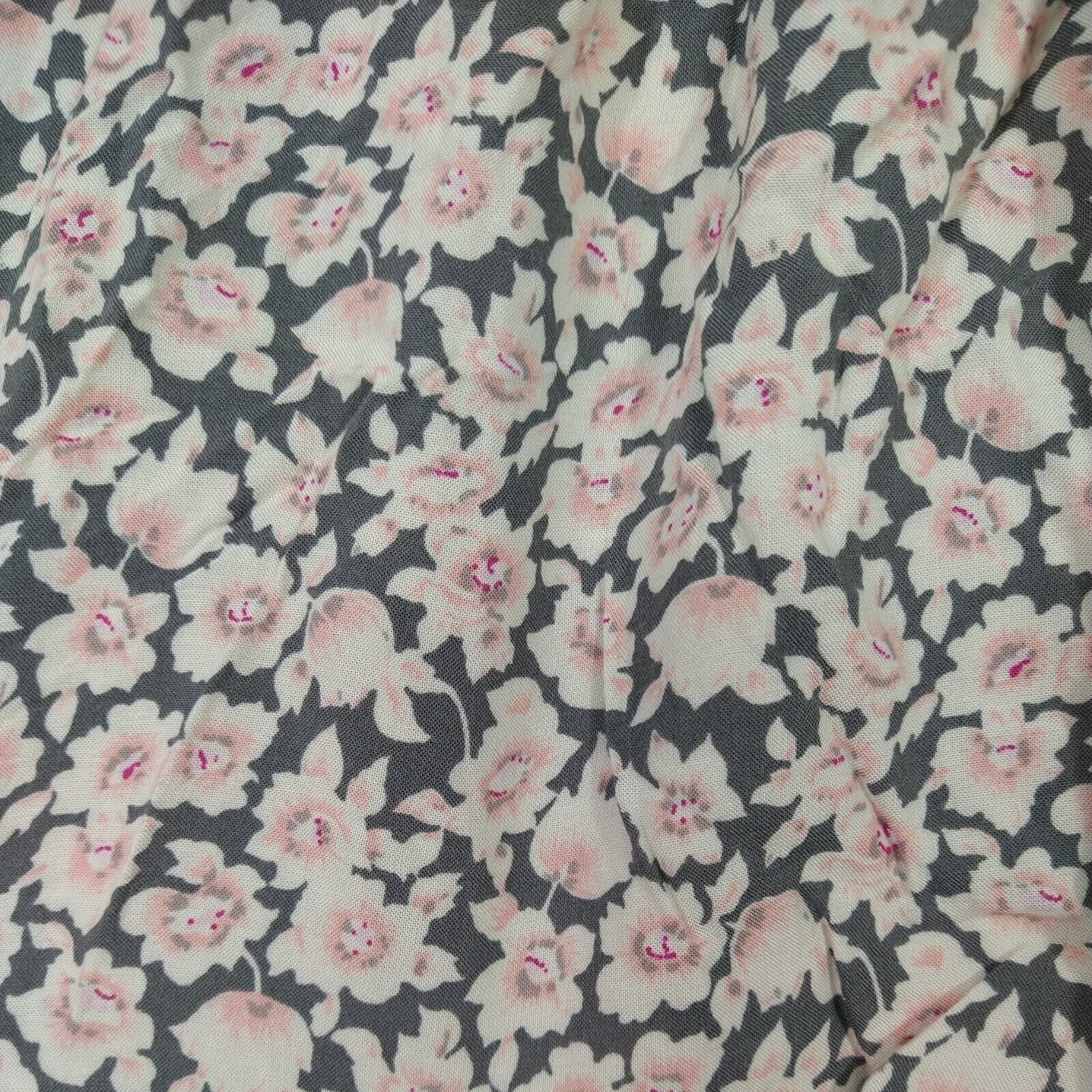 Hollister Hollister Mini Skirt Pull-on Women Size XS Grey Pink Floral Size 26" / US 2 / IT 38 - 2 Thumbnail