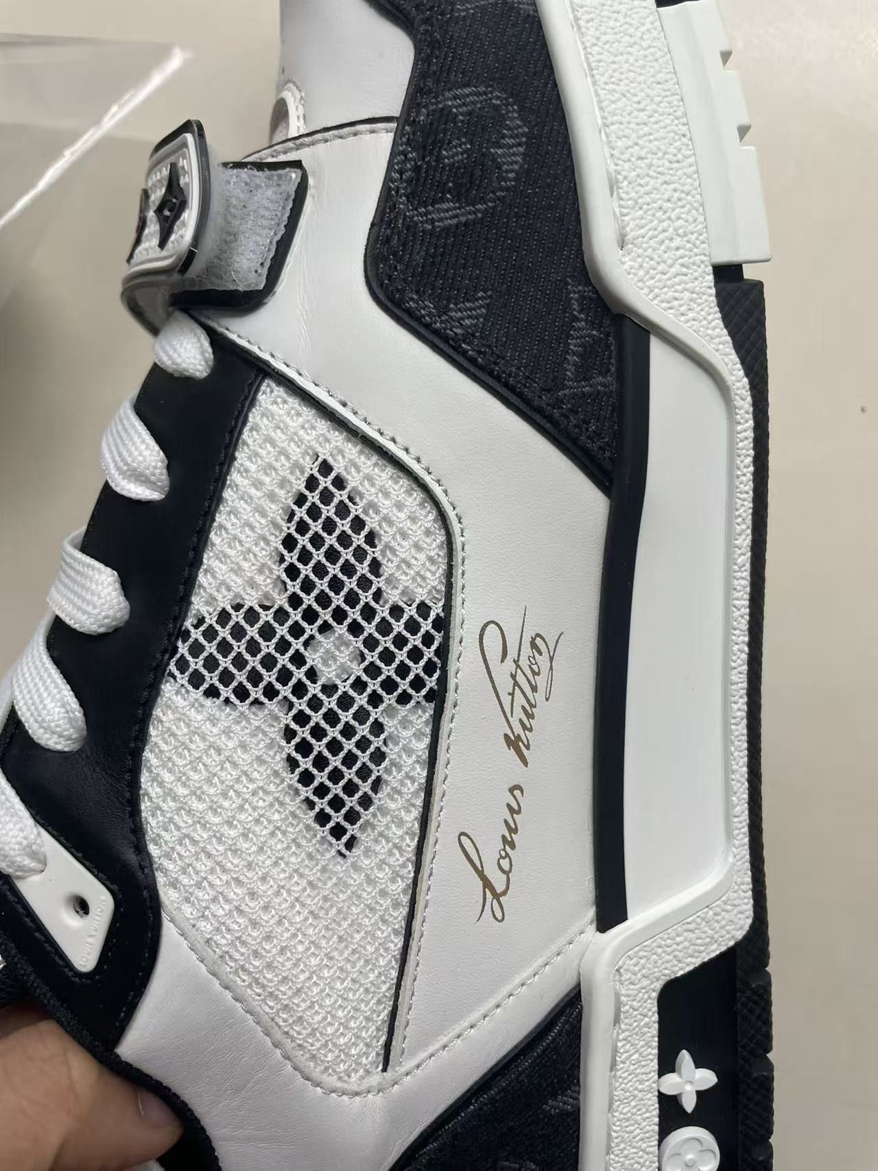 Louis Vuitton Louis Vuitton Monogram Trainer Sneakers Size US 9 / IT 39 - 10 Thumbnail