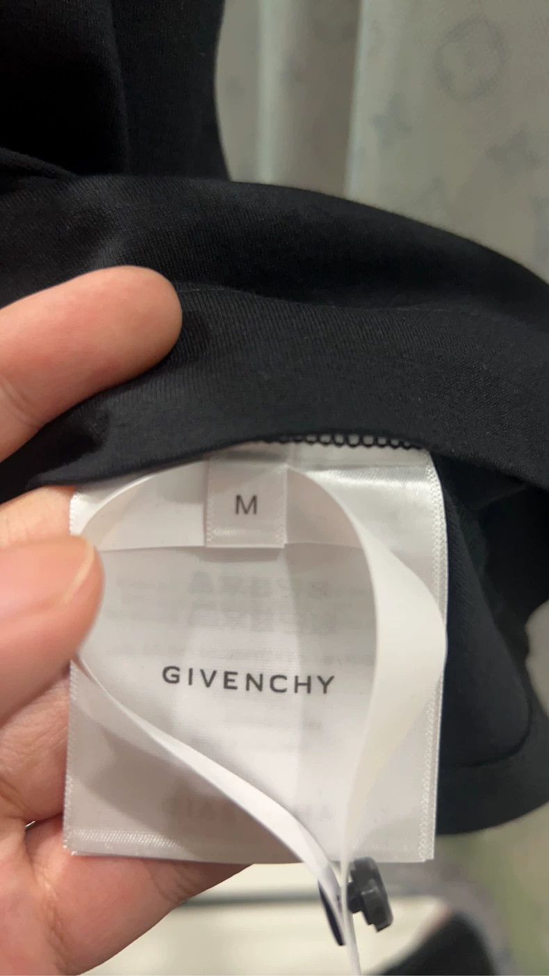 Givenchy Givenchy Mickey joint model 240651, size M Size US M / EU 48-50 / 2 - 4 Thumbnail