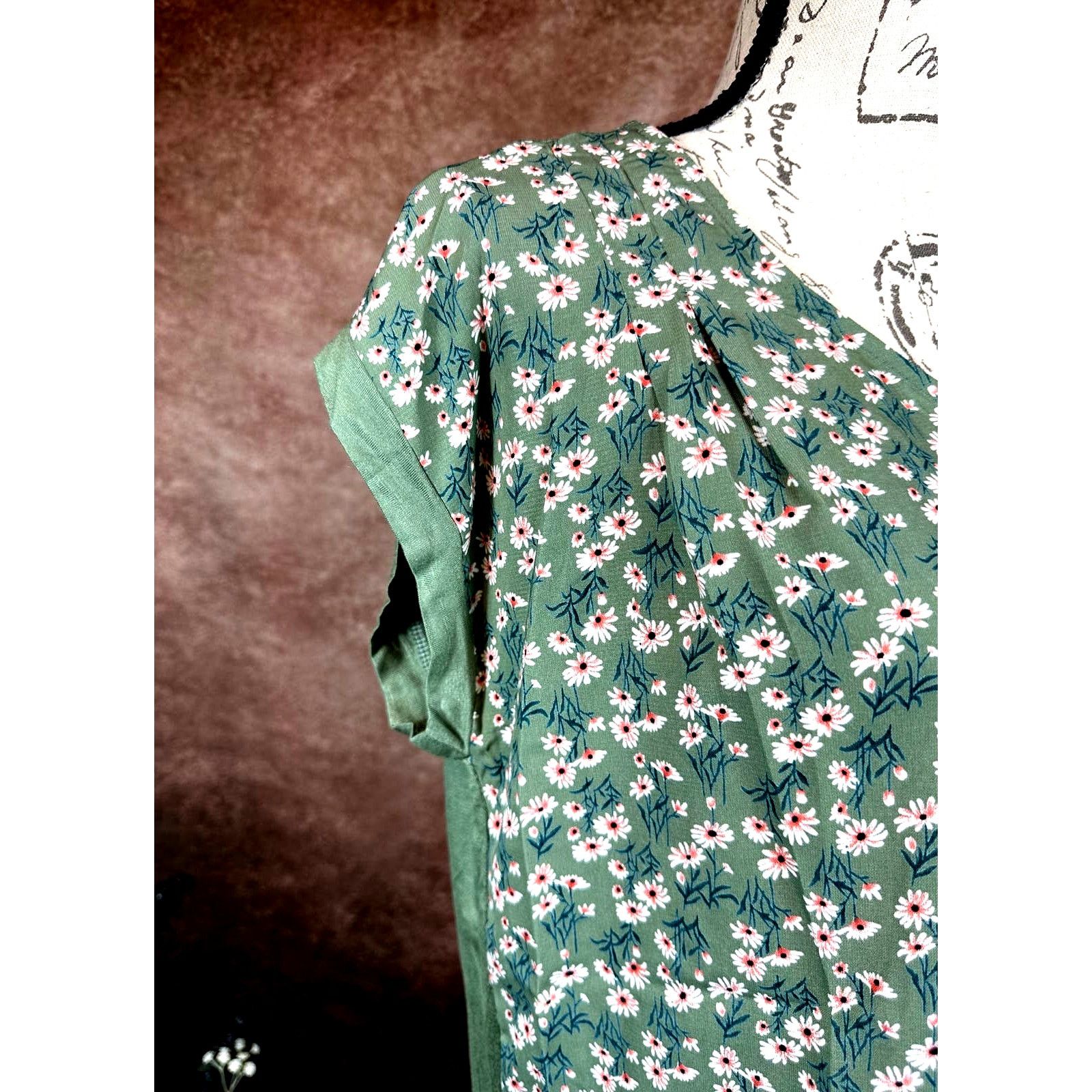 Other Papermoon Floral Front/Solid Button Back Blouse Green M Size M / US 6-8 / IT 42-44 - 4 Thumbnail