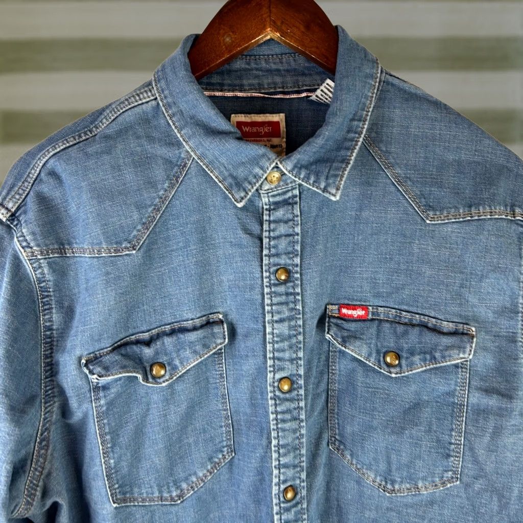 Wrangler Wrangler Western Shirt Mens XL Blue Denim Pearl Snap Long Sleeve Size US XL / EU 56 / 4 - 1 Thumbnail