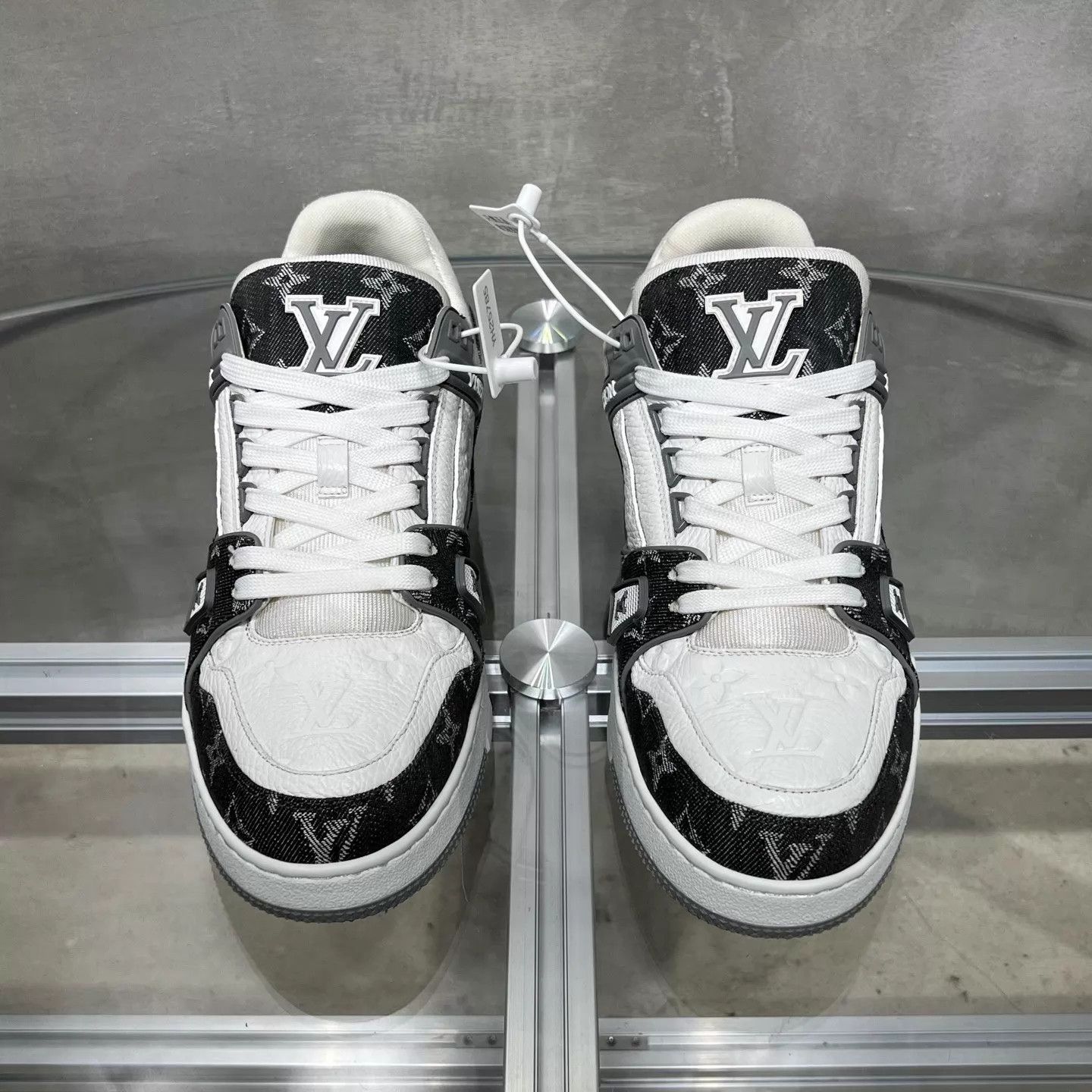 Louis Vuitton LV Trainer White Gray Denim UK8.5 42.5 YH26563 Size US 9.5 / EU 42-43 - 1 Thumbnail