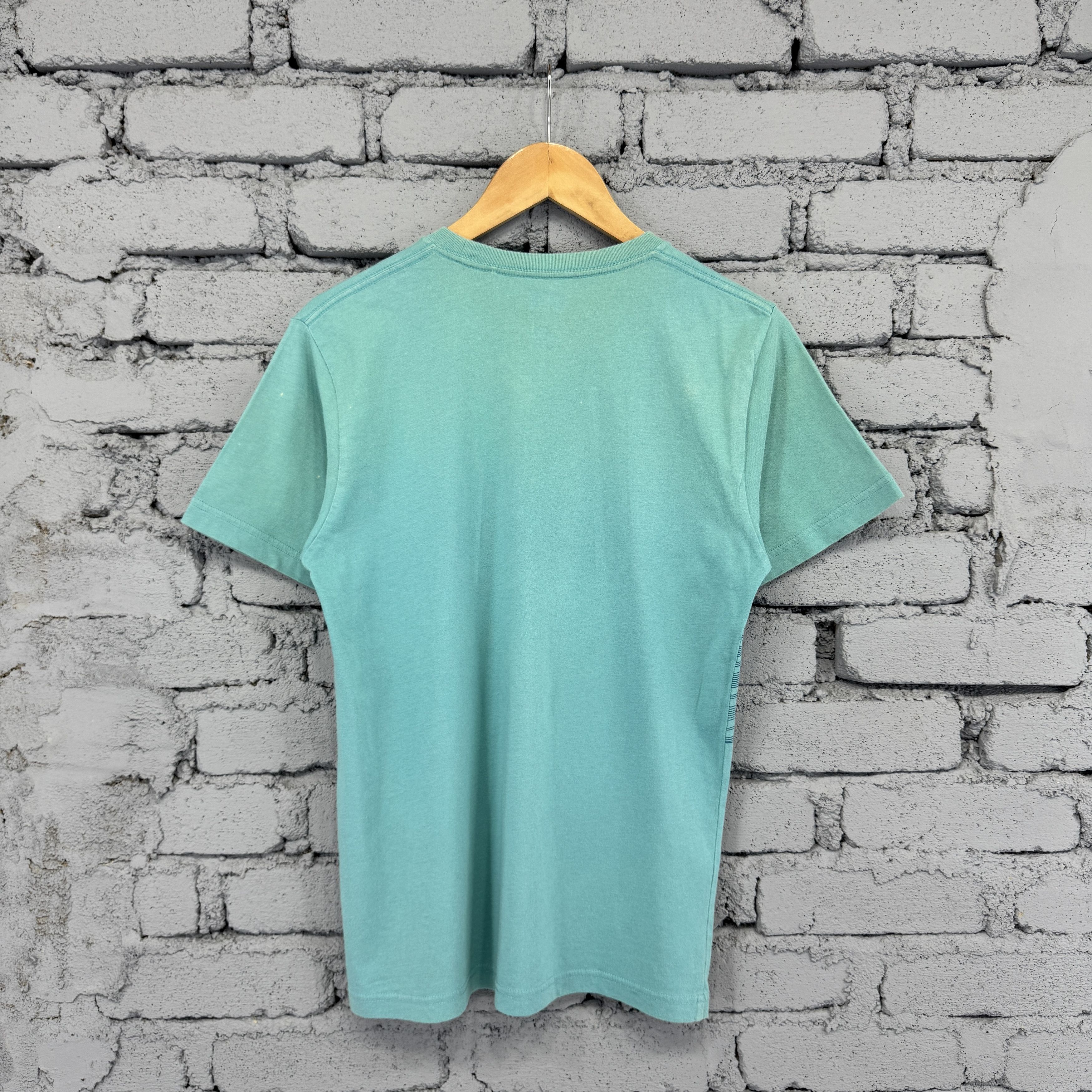Uniqlo Sunfaded Uniqlo UT My Hero Academia Group Tshirt Size US S / EU 44-46 / 1 - 2 Thumbnail