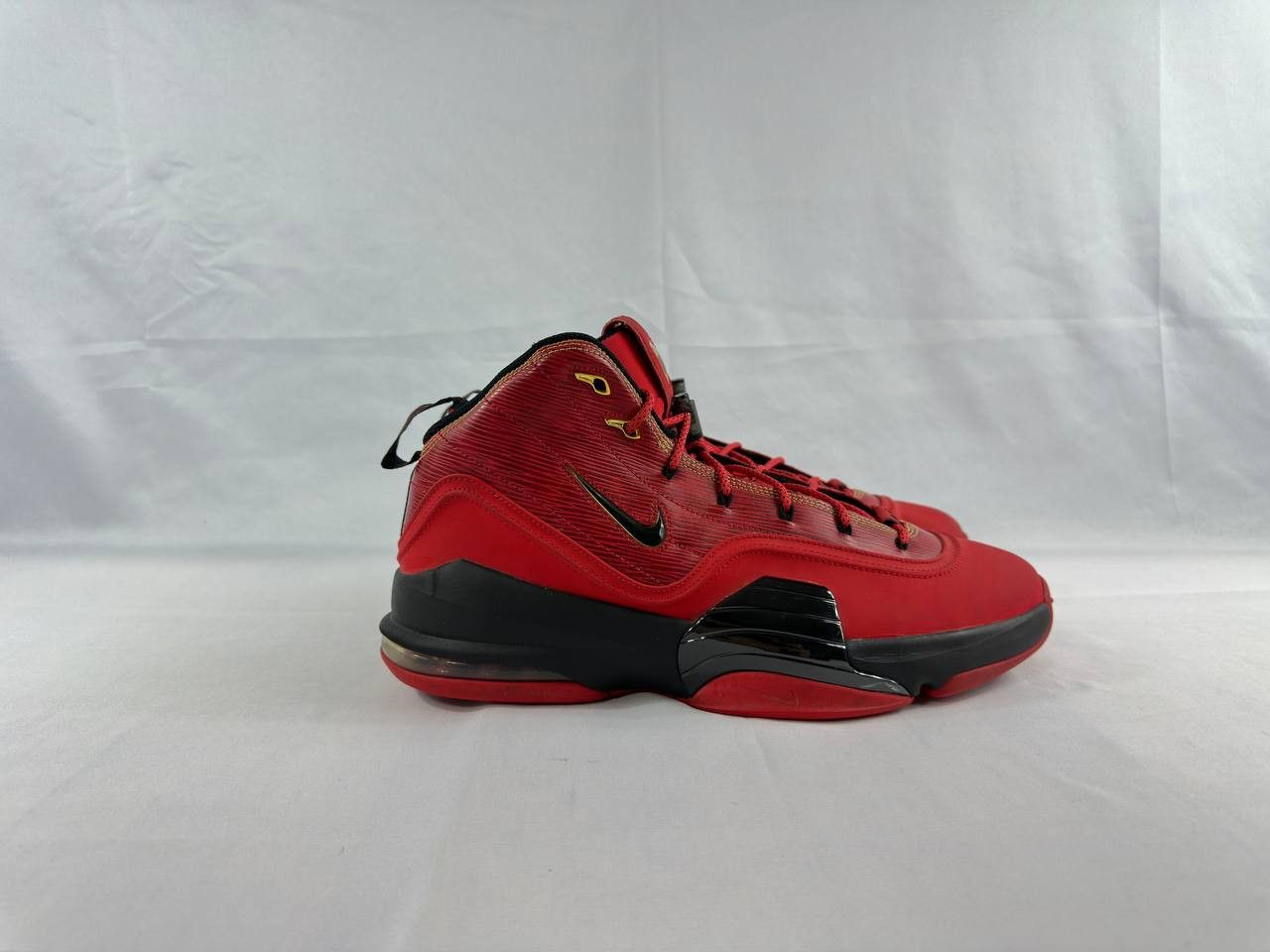 Nike Nike Air Pippen 6 University Red 2015 Size US 13 / EU 46 - 1 Thumbnail