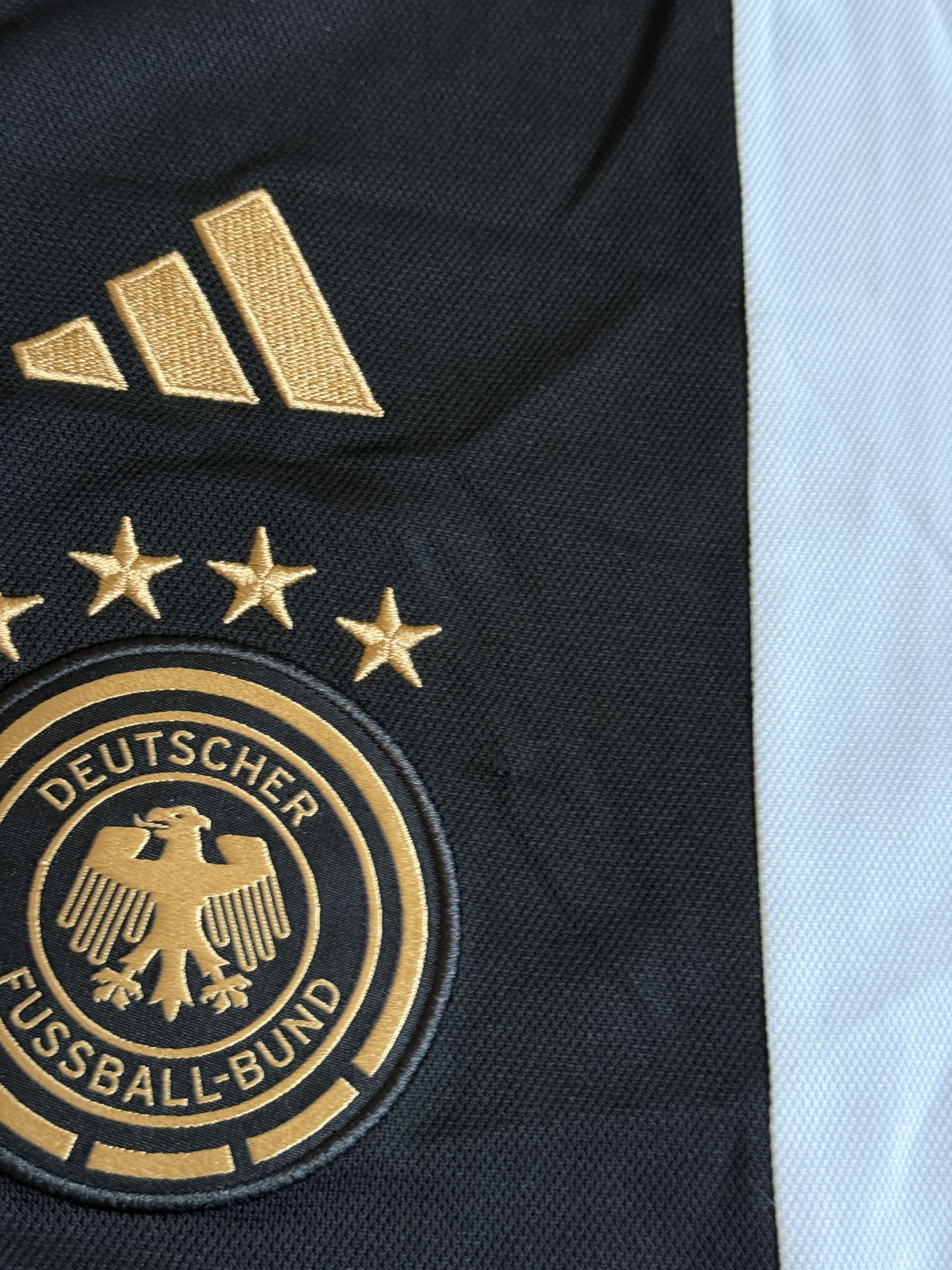 Adidas GERMANY 22/23 SHIRT JERSEY FOOTBALL SOCCER ADIDAS S Size US S / EU 44-46 / 1 - 7 Thumbnail