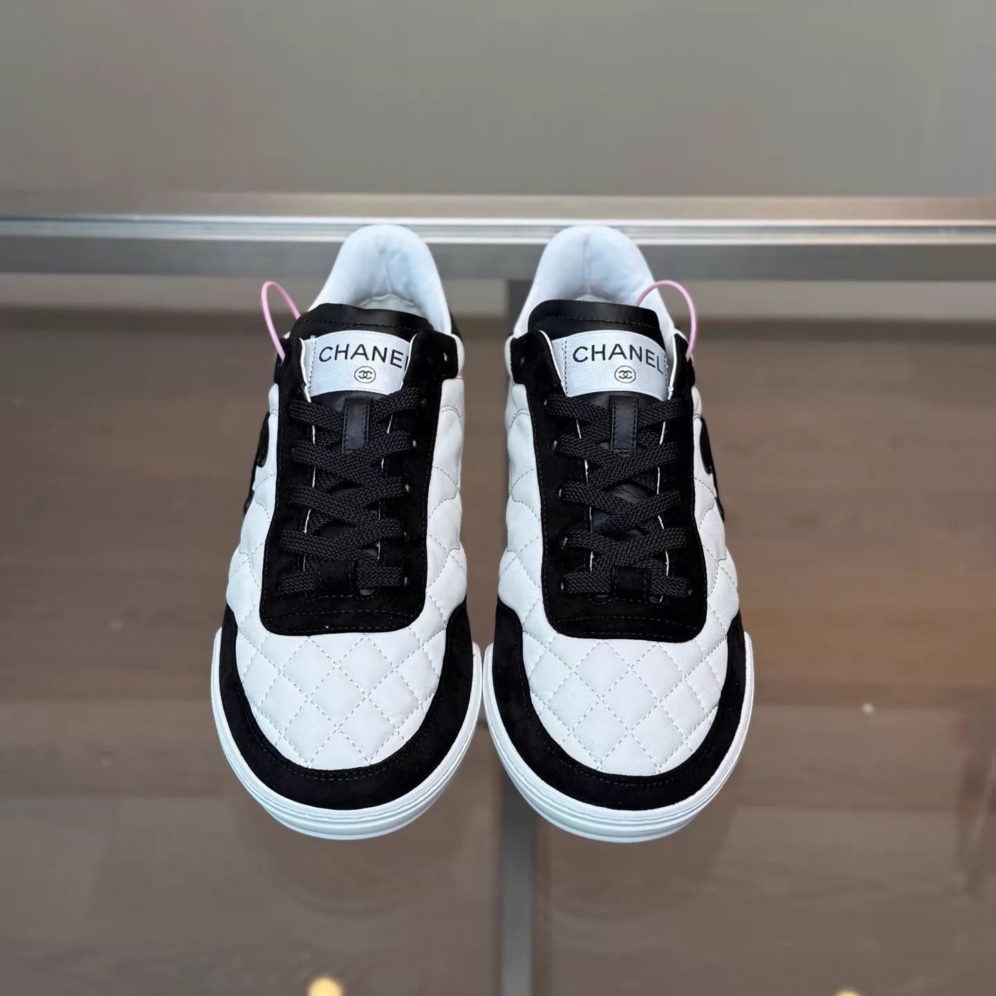 Chanel CHANEL 26S Black White Colorblock Deerfield Sneaker 38 Size US 7.5 / IT 37.5 - 2 Thumbnail