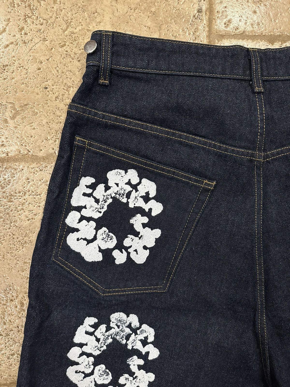国内発送■DENIM TEARS■LASER WREATH JEAN SHORT Denim Tears Cotton Wreath Jean Jorts Selvedge Shorts