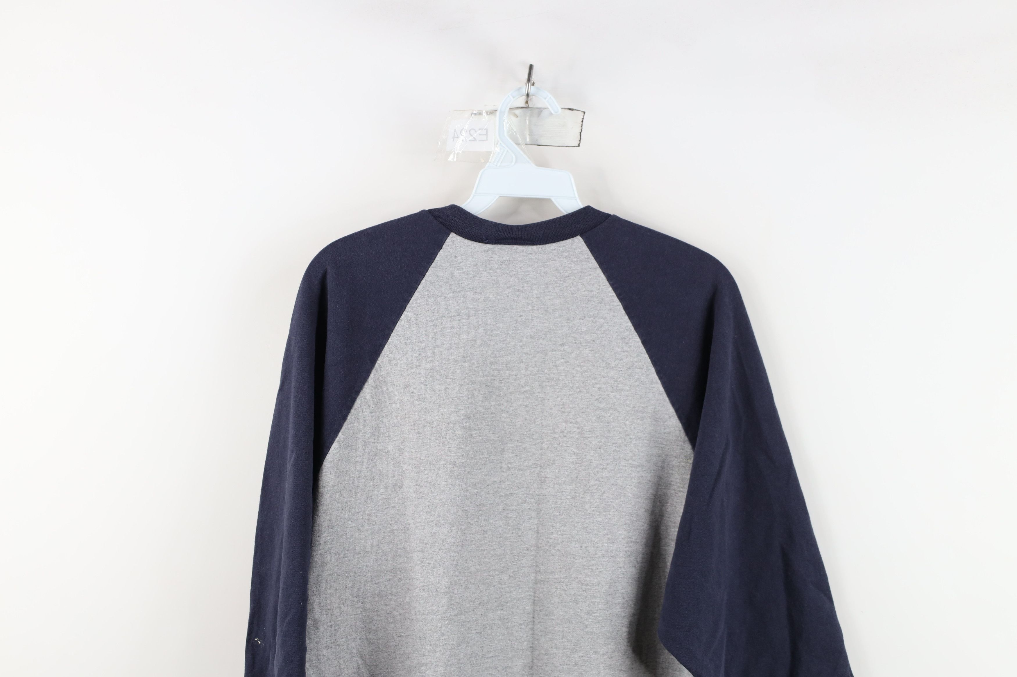 Vintage Vintage Y2K 2004 Baseball 3/4 Sleeve Raglan T-Shirt Gray Size US L / EU 52-54 / 3 - 13 Thumbnail