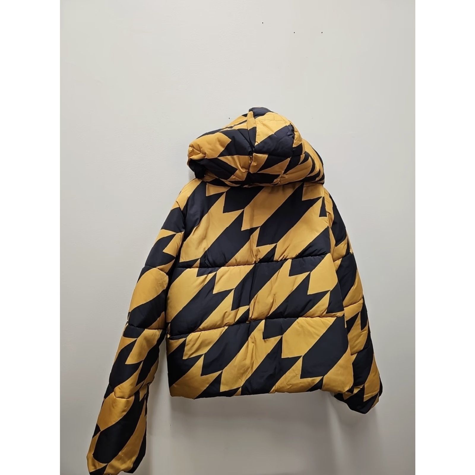 Rhude RHUDE Jacket Puffer ALL OVER Chevron Pattern Multicolor Yellow Chest 27 Length 25 Size L Mens Size US L / EU 52-54 / 3 - 6 Thumbnail