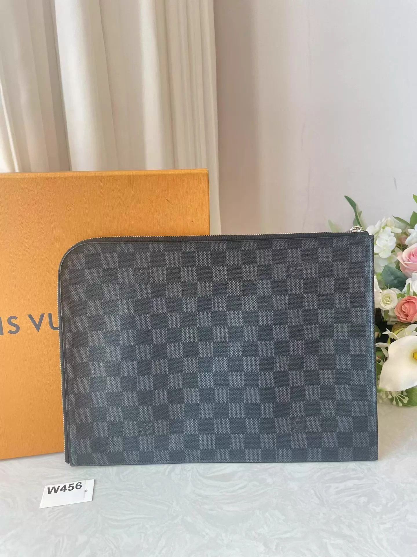 Louis Vuitton LV Men's Handbag Like New 33x24 Size ONE SIZE - 1 Thumbnail