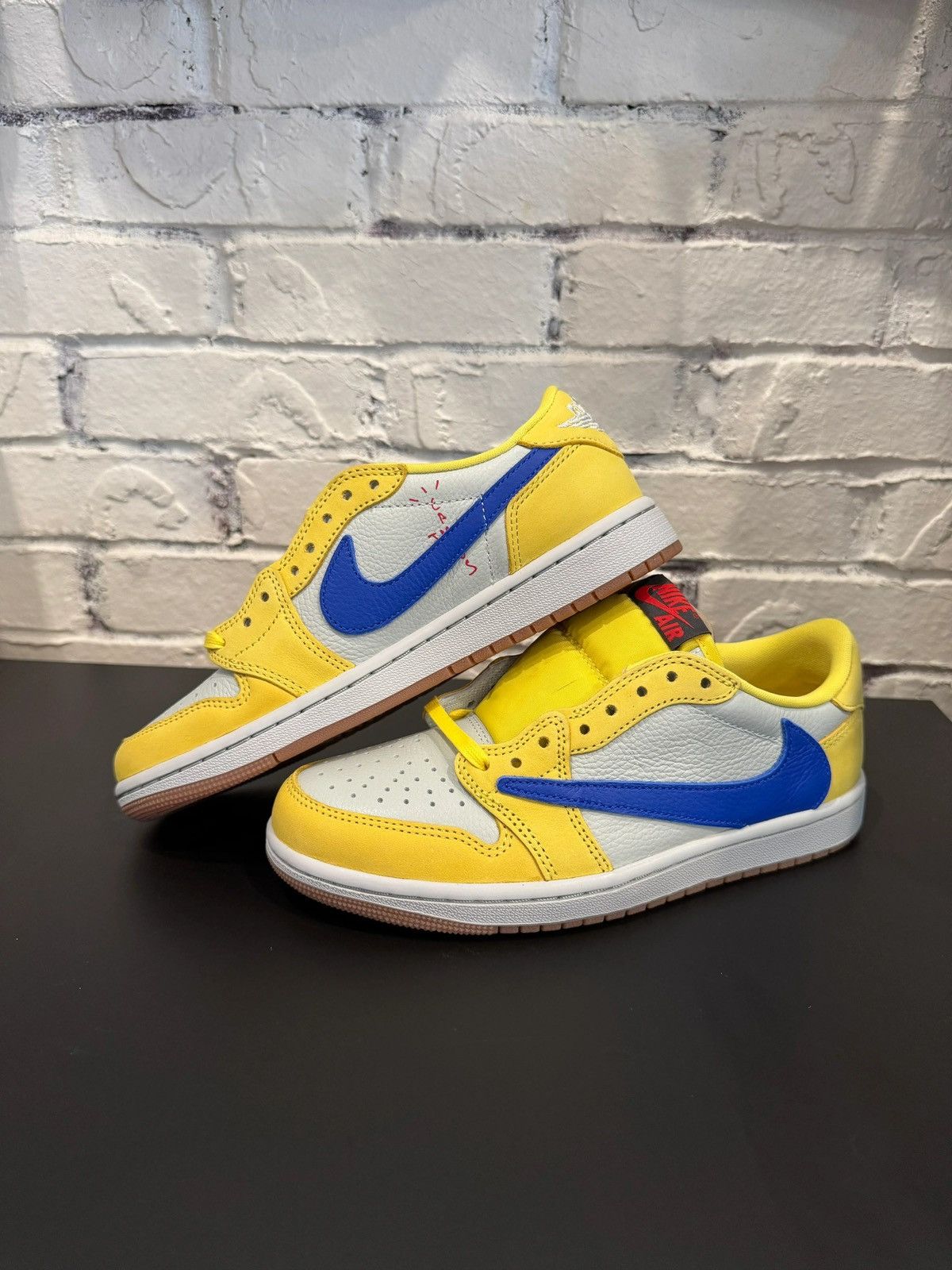 Jordan Brand × Travis Scott Travis Scott Canary Yellow (Size 5M / 6.5W) Size US 6.5 / IT 36.5 - 1 Thumbnail