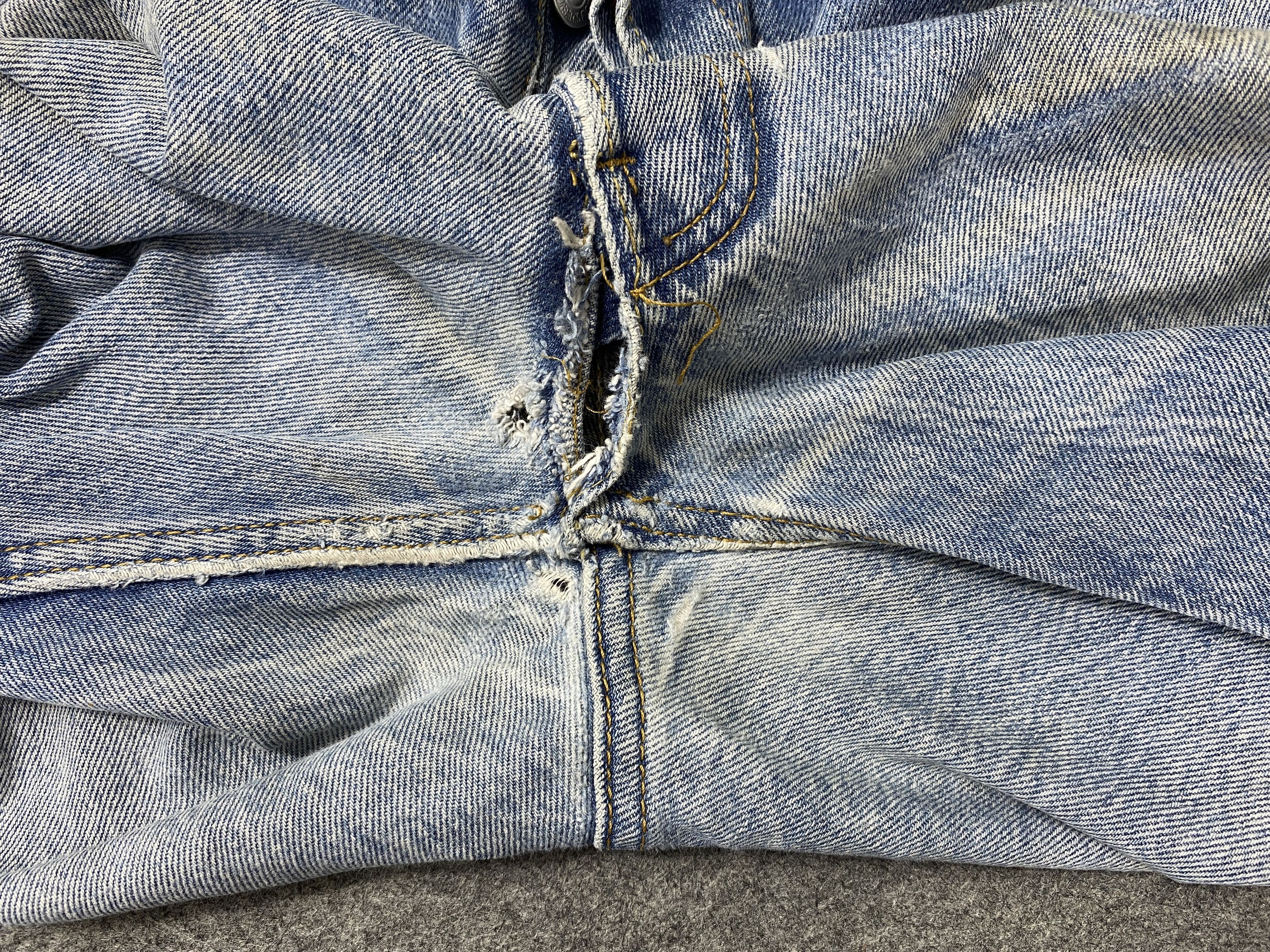 Japanese Brand Dirty Ripped Blue Vintage Levi's 501 36x29 Denim -JN2301 Size US 35 - 10 Thumbnail