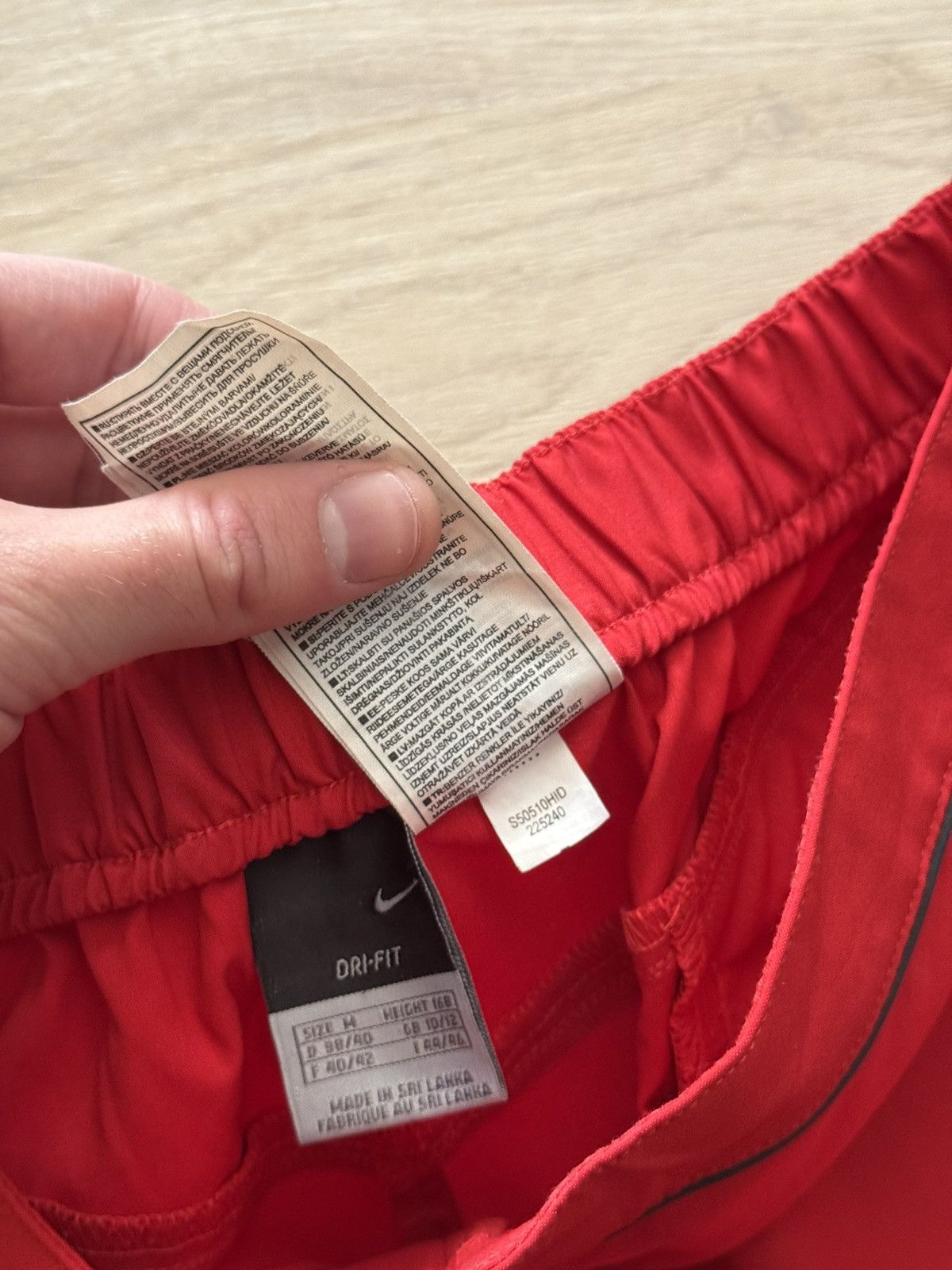 Vintage Vintage 00’s Nike y2k Red Women’s Japanese Jorts Shorts Size 30" / US 8 / IT 44 - 7 Thumbnail