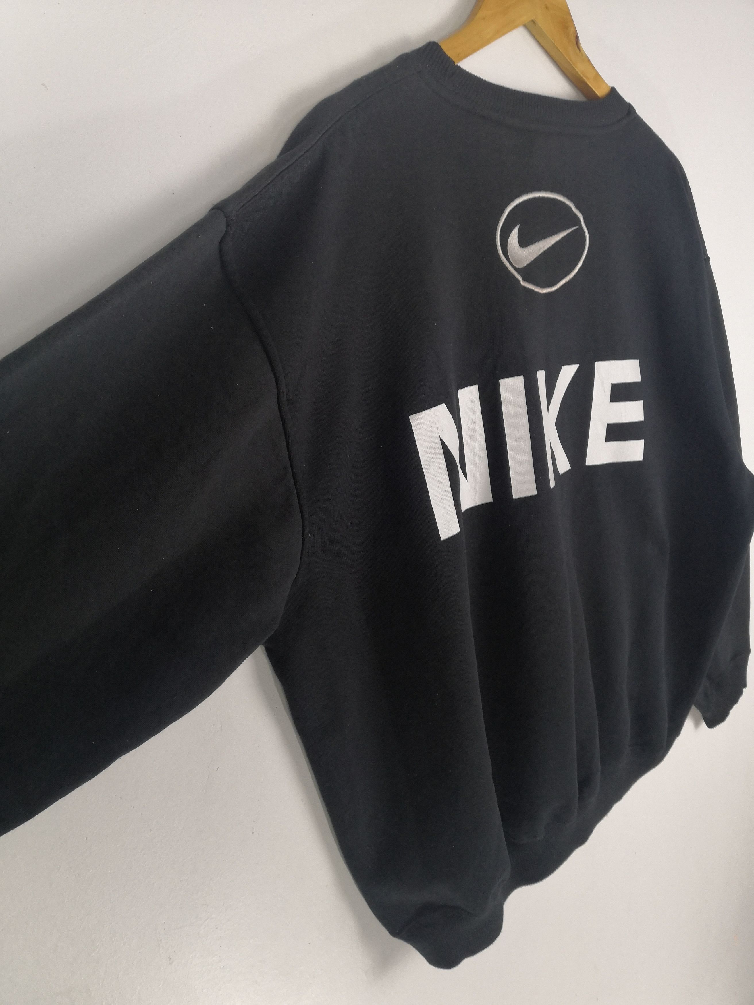 Nike Vintage 90s Nike Sweatshirt Big Logo Embroidery Sweater Size US L / EU 52-54 / 3 - 3 Thumbnail