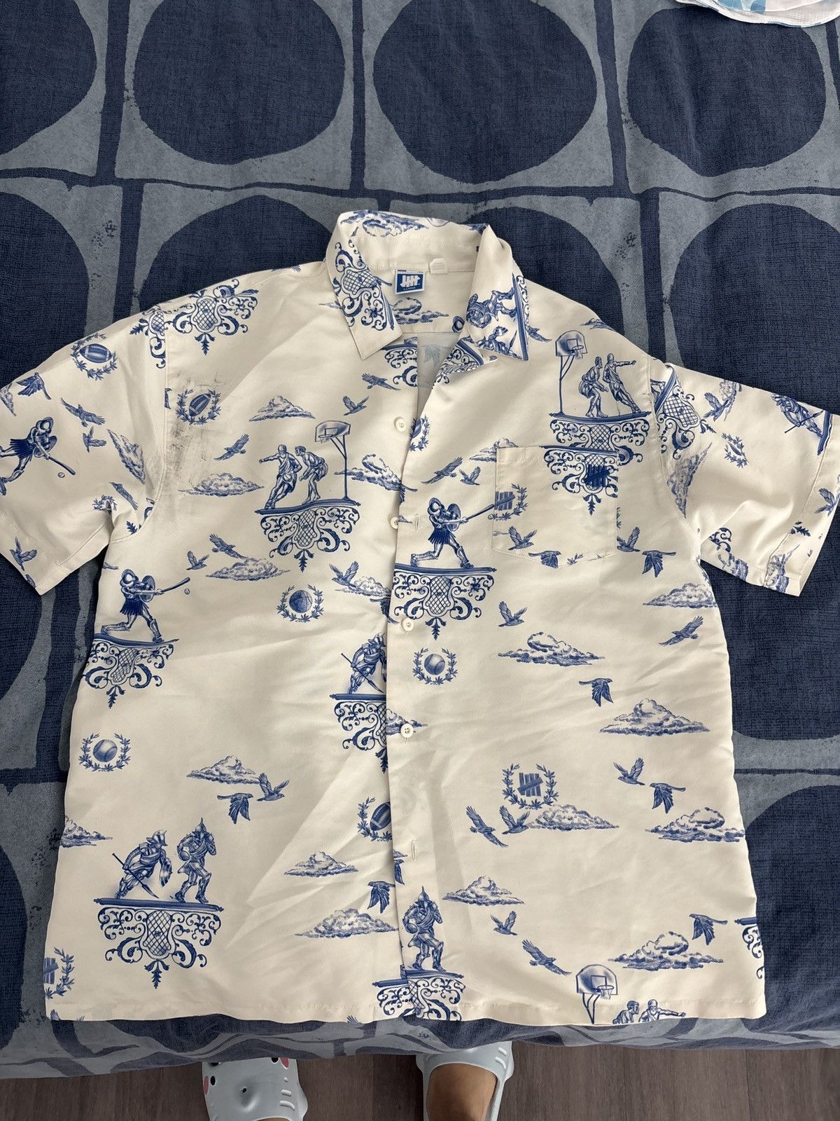 Undefeated Undefeated white blue pattern button up Size US XL / EU 56 / 4 - 1 Thumbnail