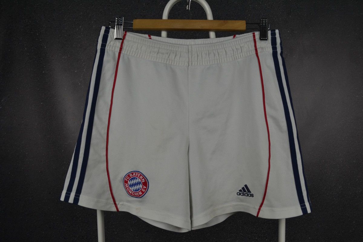 Adidas × Vintage Bayern Munchen Vintage Football Shorts Adidas Soccer Size S Size US 30 / EU 46 - 1 Thumbnail