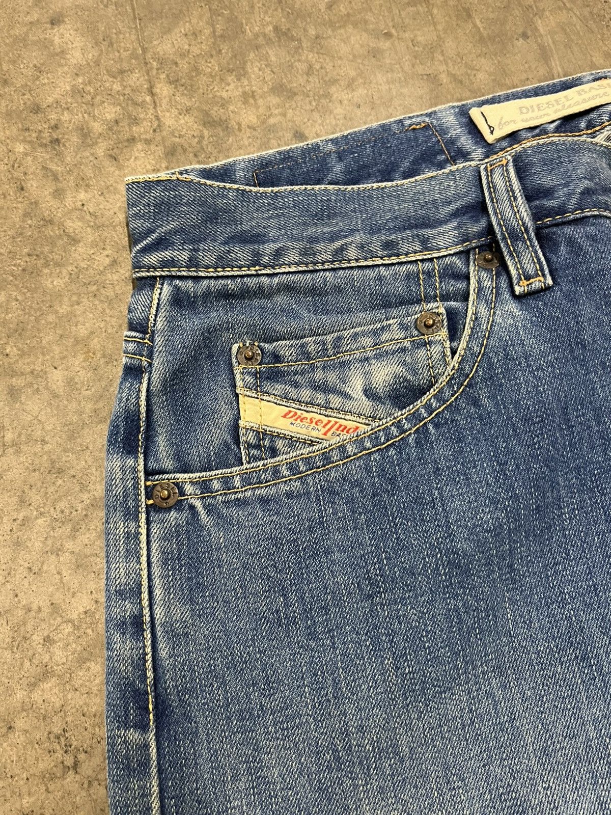 Diesel × Vintage Diesel vintage baggy fit denim skater hype rare streetwear Size US 34 / EU 50 - 4 Thumbnail