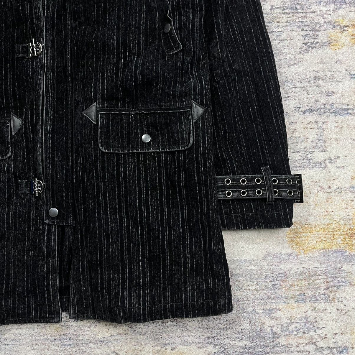 In The Attic In the attic trim fur parka bondage parka jacket vkei style Size US L / EU 52-54 / 3 - 4 Thumbnail