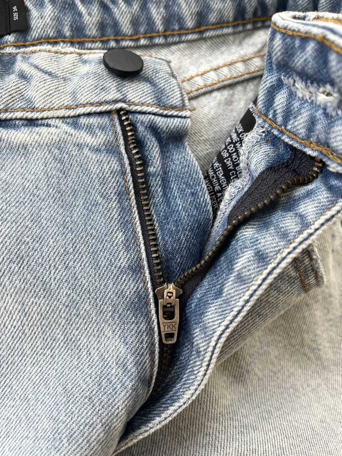 Alexander Wang Denim X Alexander Wang High Rise Fitted Bite Bleach Shorts Size 26" / US 2 / IT 38 - 13 Thumbnail
