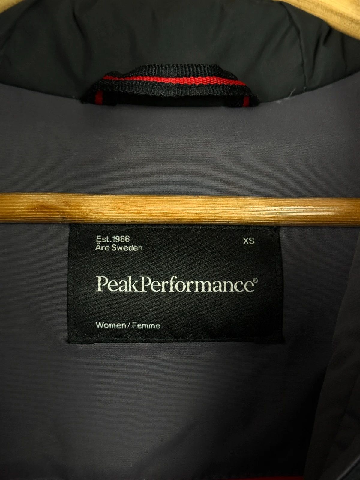Peak Performance Peak Performance Women Down Parka Hooded Embroidered Logo Size US XS / EU 42 / 0 - 8 Thumbnail